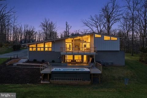 122 LAKE DRIVE STERLING VA 20164