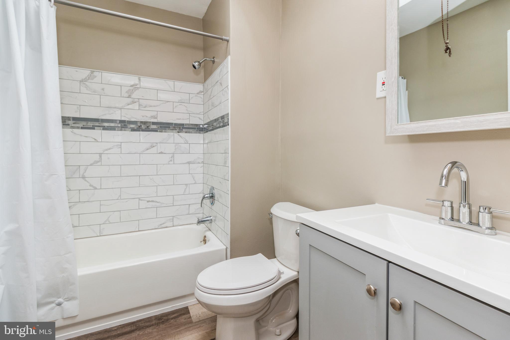 OXFORD CIRCLE - Residential