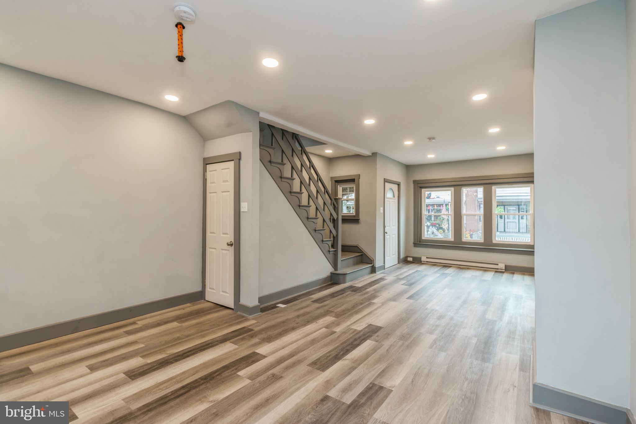 OXFORD CIRCLE - Residential