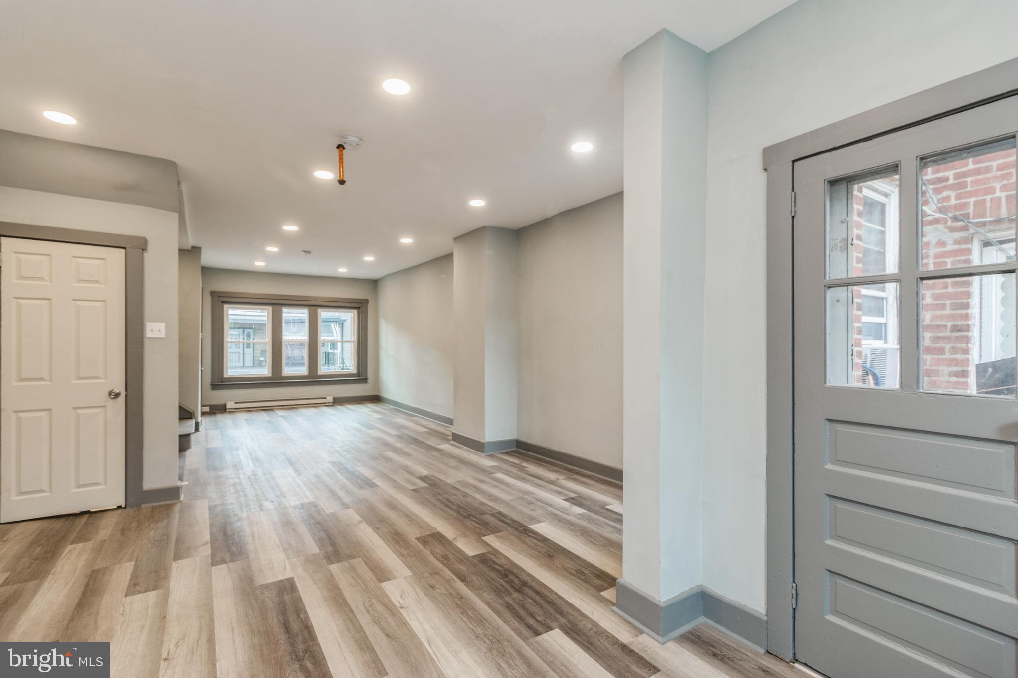 OXFORD CIRCLE - Residential