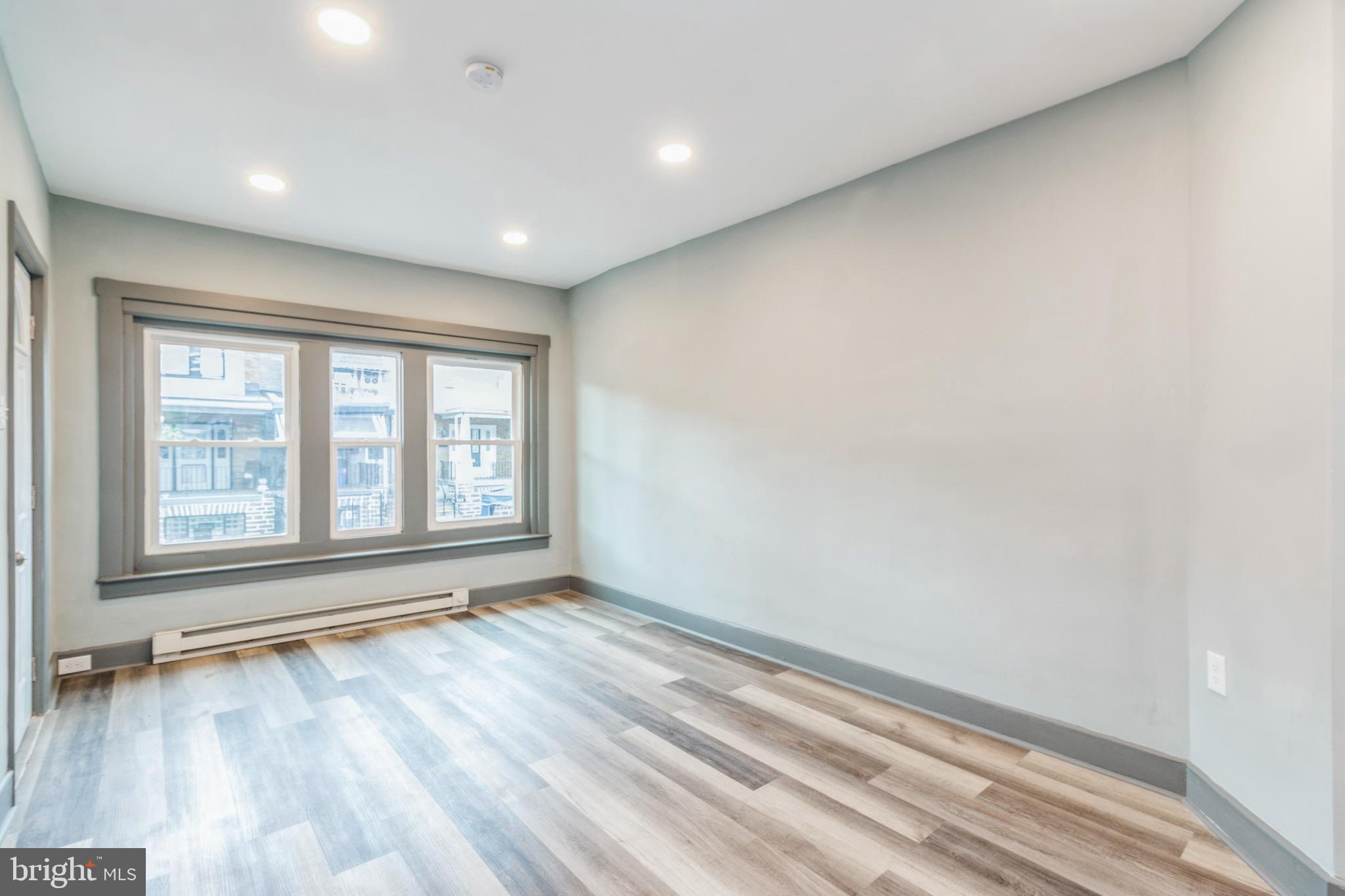 OXFORD CIRCLE - Residential