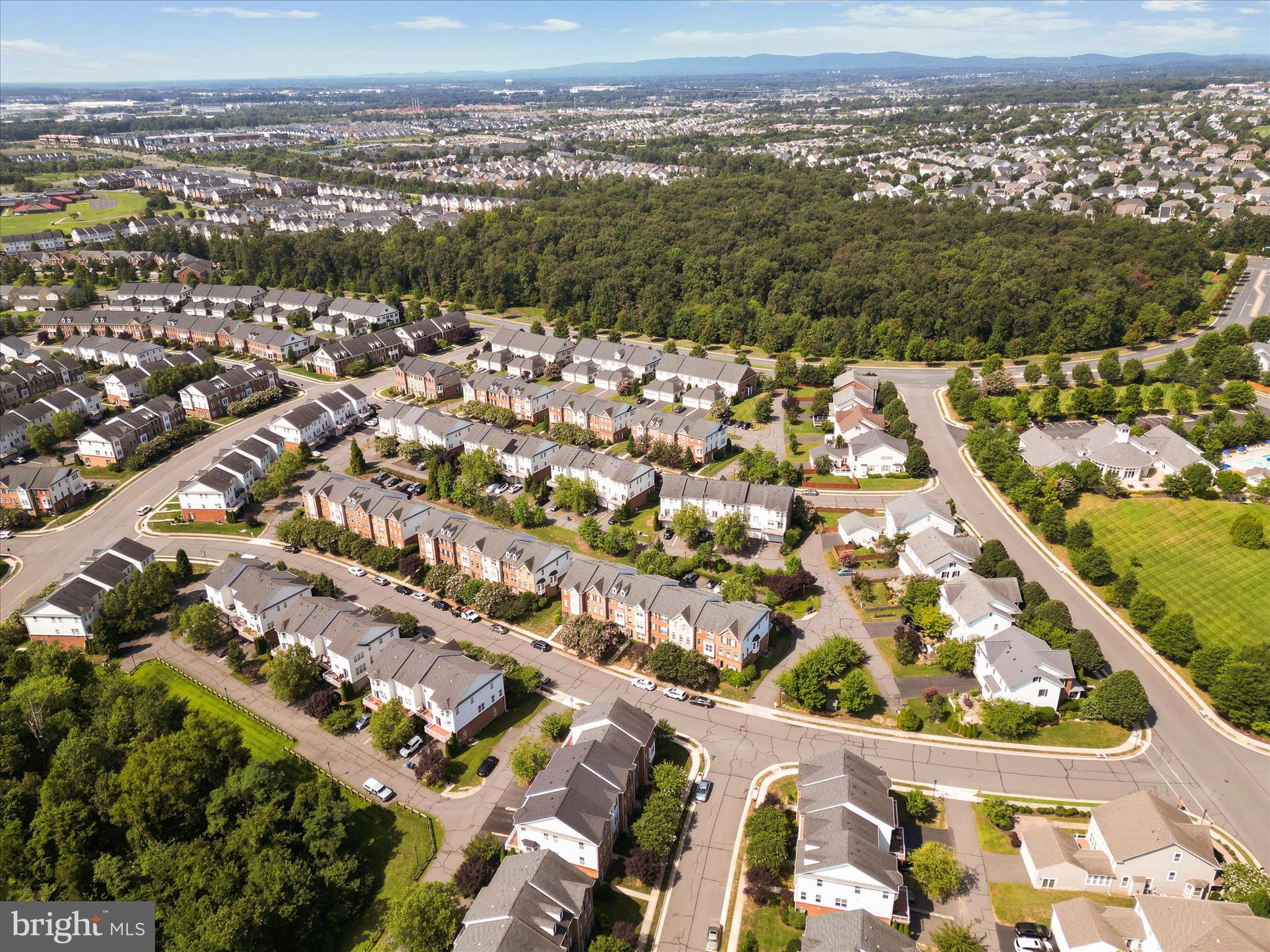 LOUDOUN VALLEY ESTATES - Residential