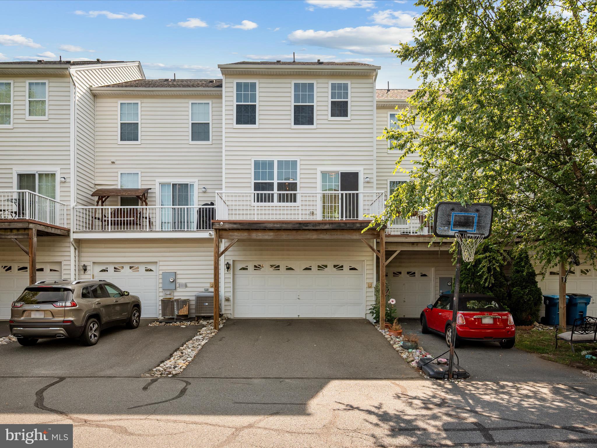 LOUDOUN VALLEY ESTATES - Residential