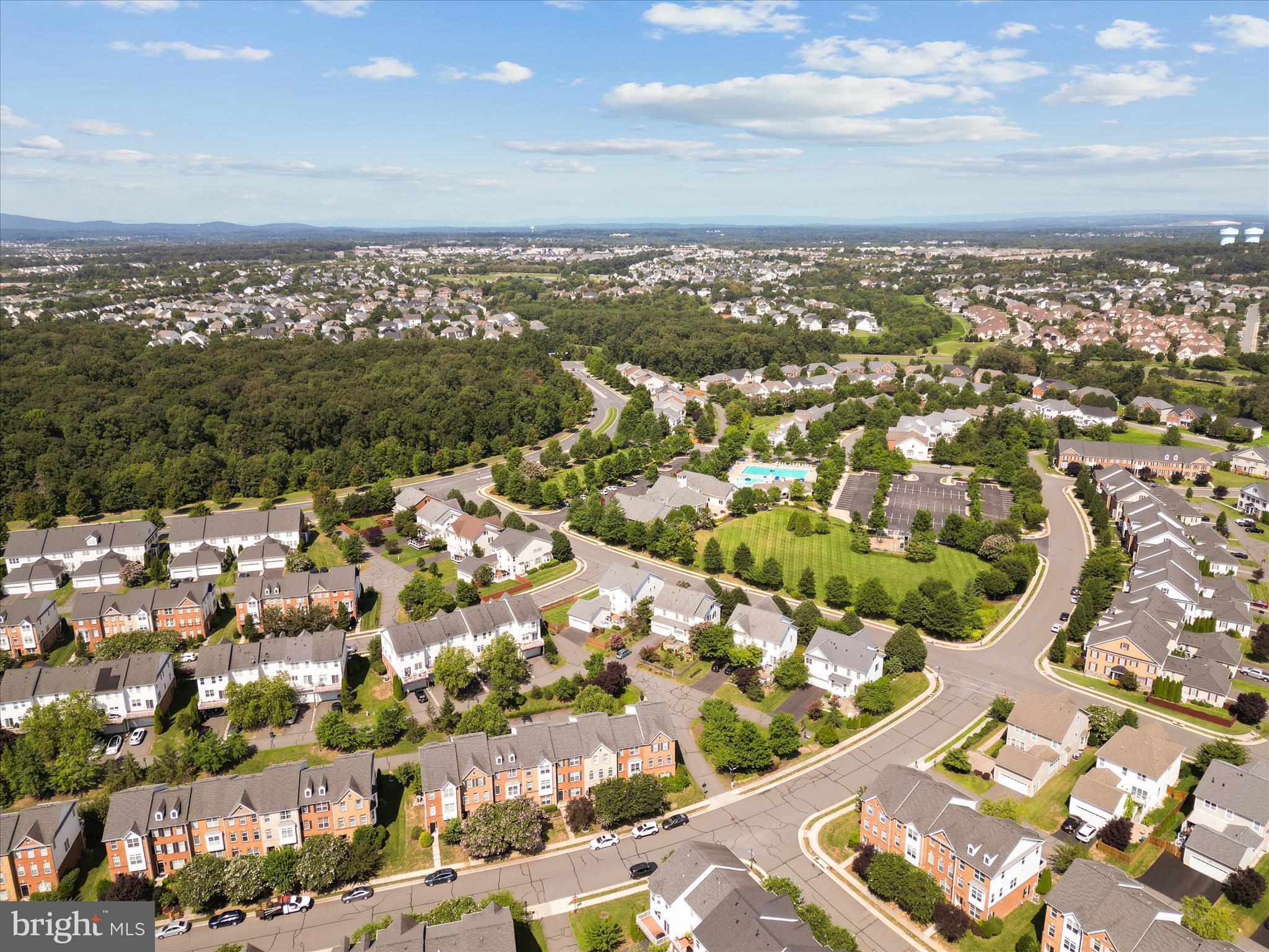 LOUDOUN VALLEY ESTATES - Residential