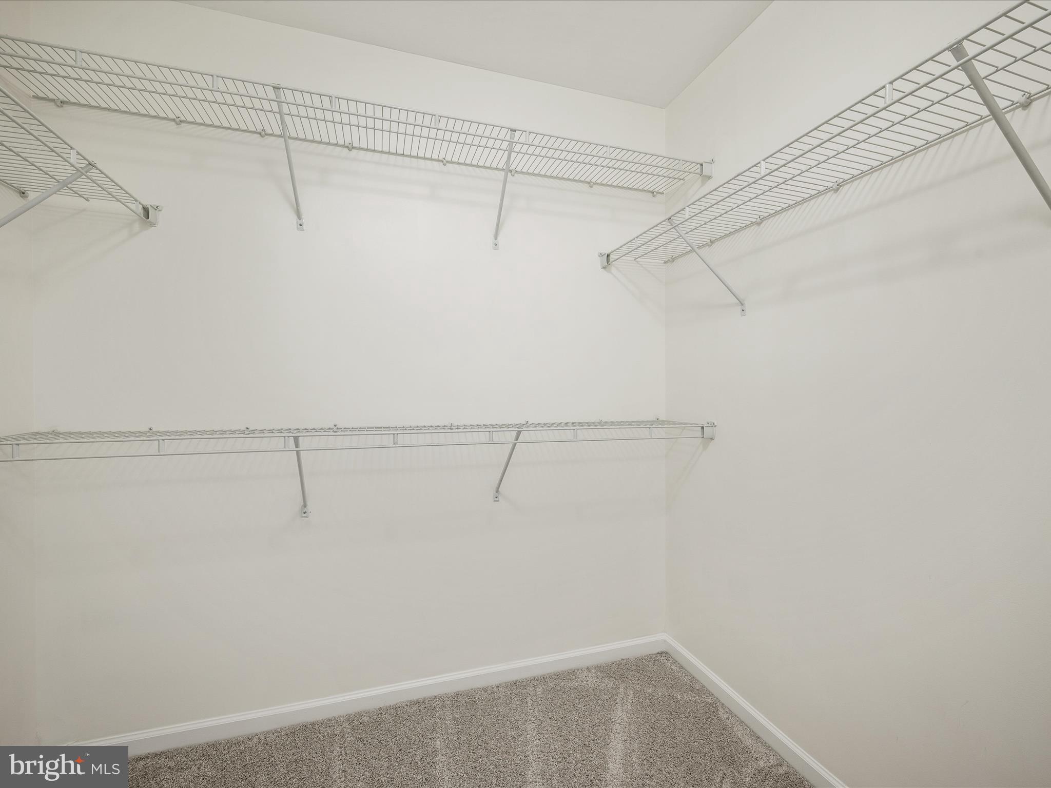 LOUDOUN VALLEY ESTATES - Residential