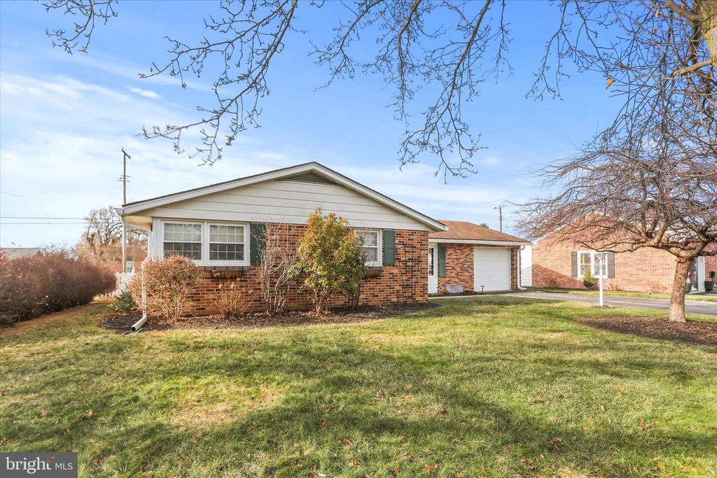 Photo of 350 S Harlan Street, YORK, PA 17402 (MLS # PAYK2095212)