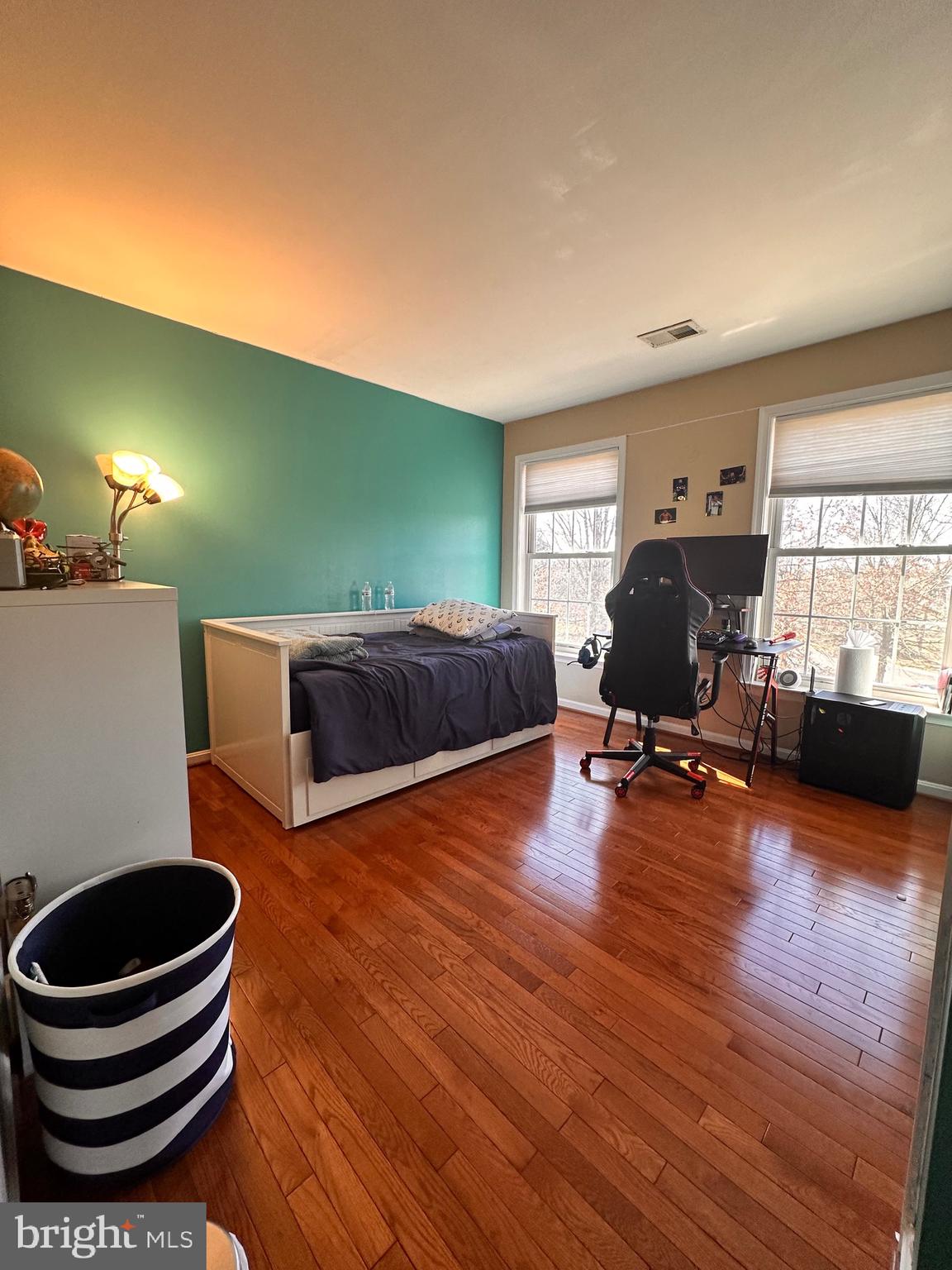 HIGHLAND OAKS - Residential Lease