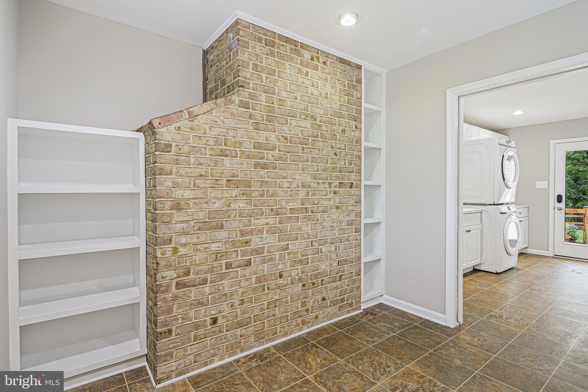 MERRYMAN MANOR - Residential