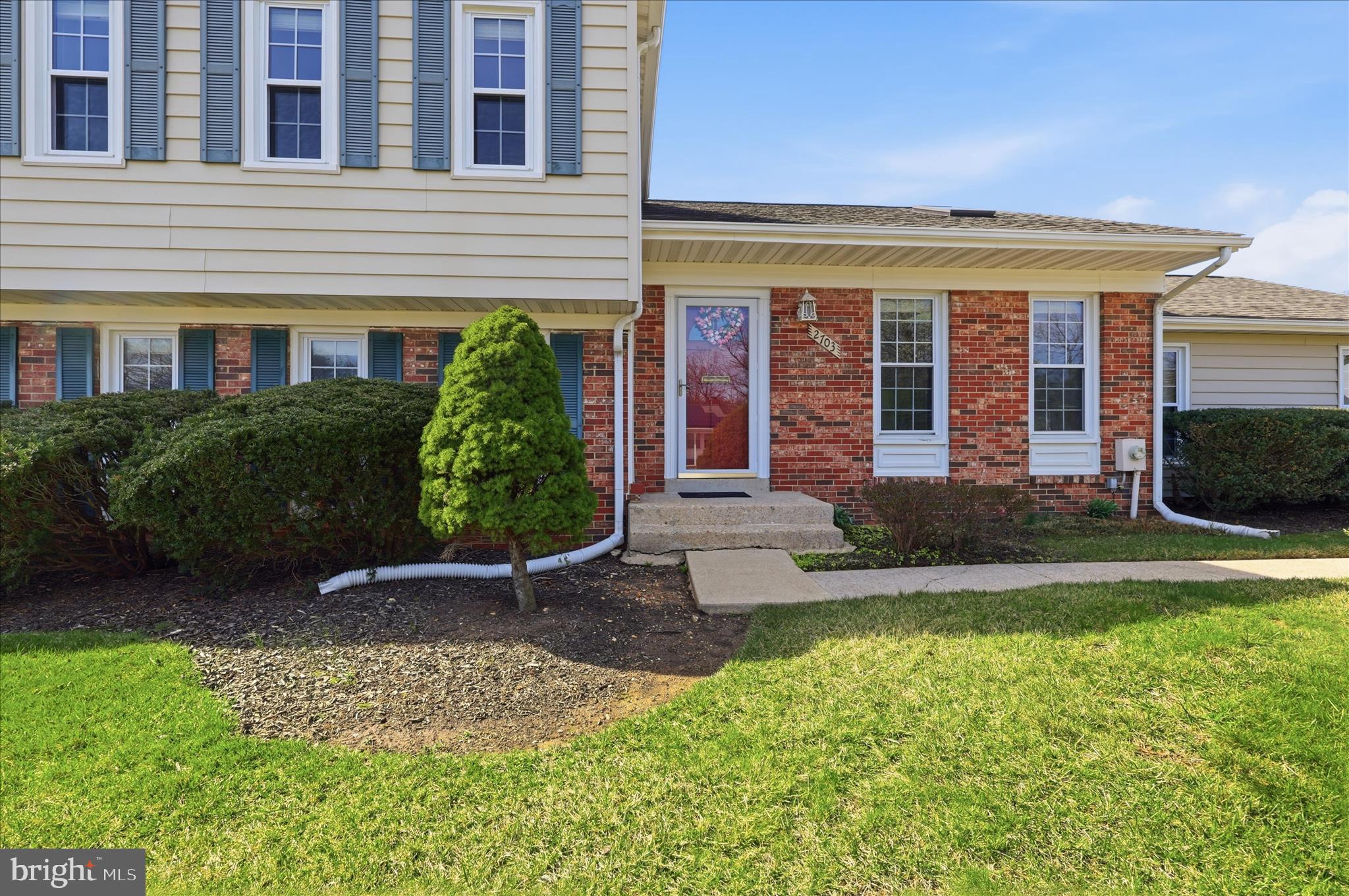 2703 LACKAWANNA PLACE