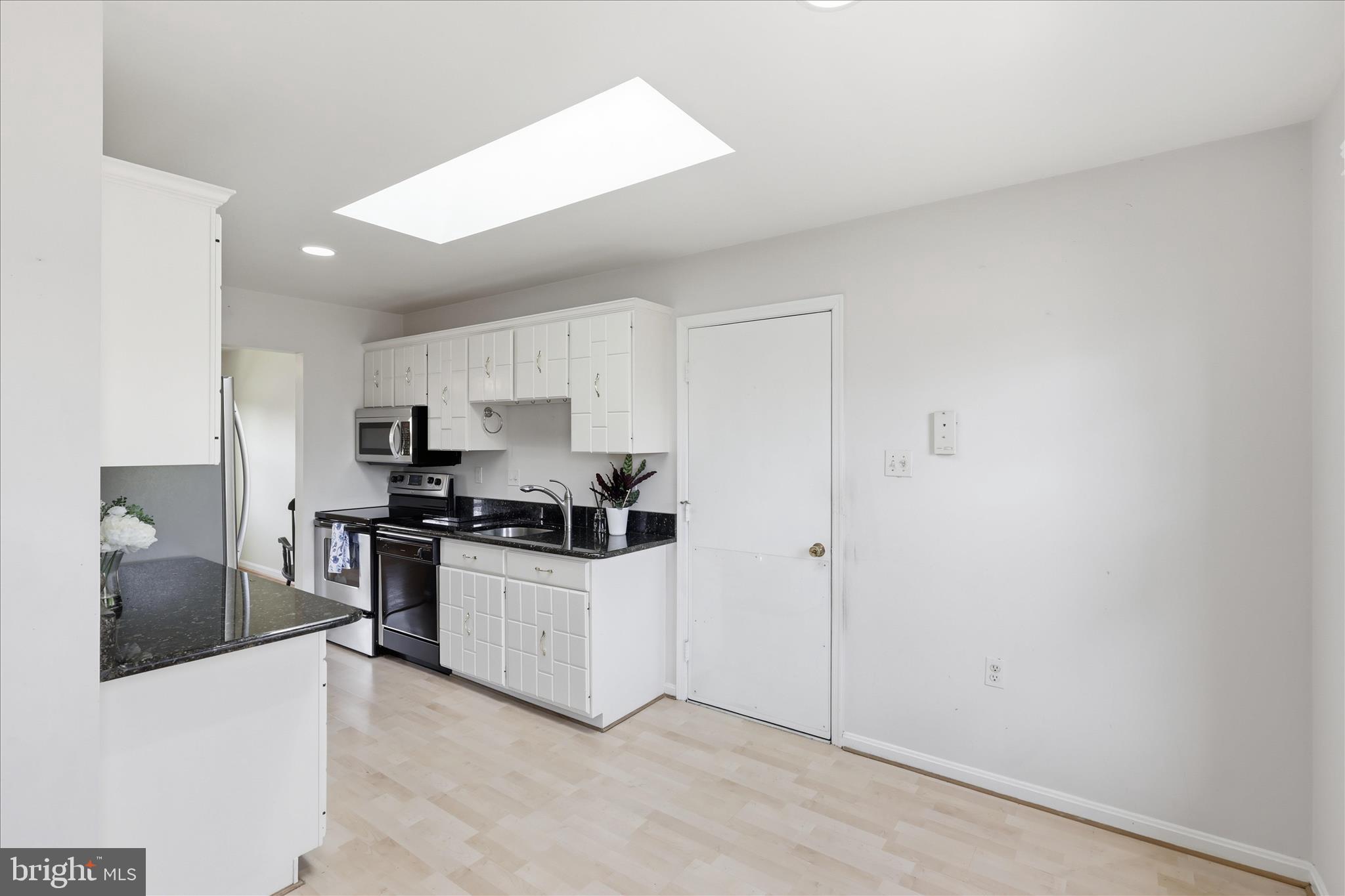 WHITE OAK MANOR - Residential