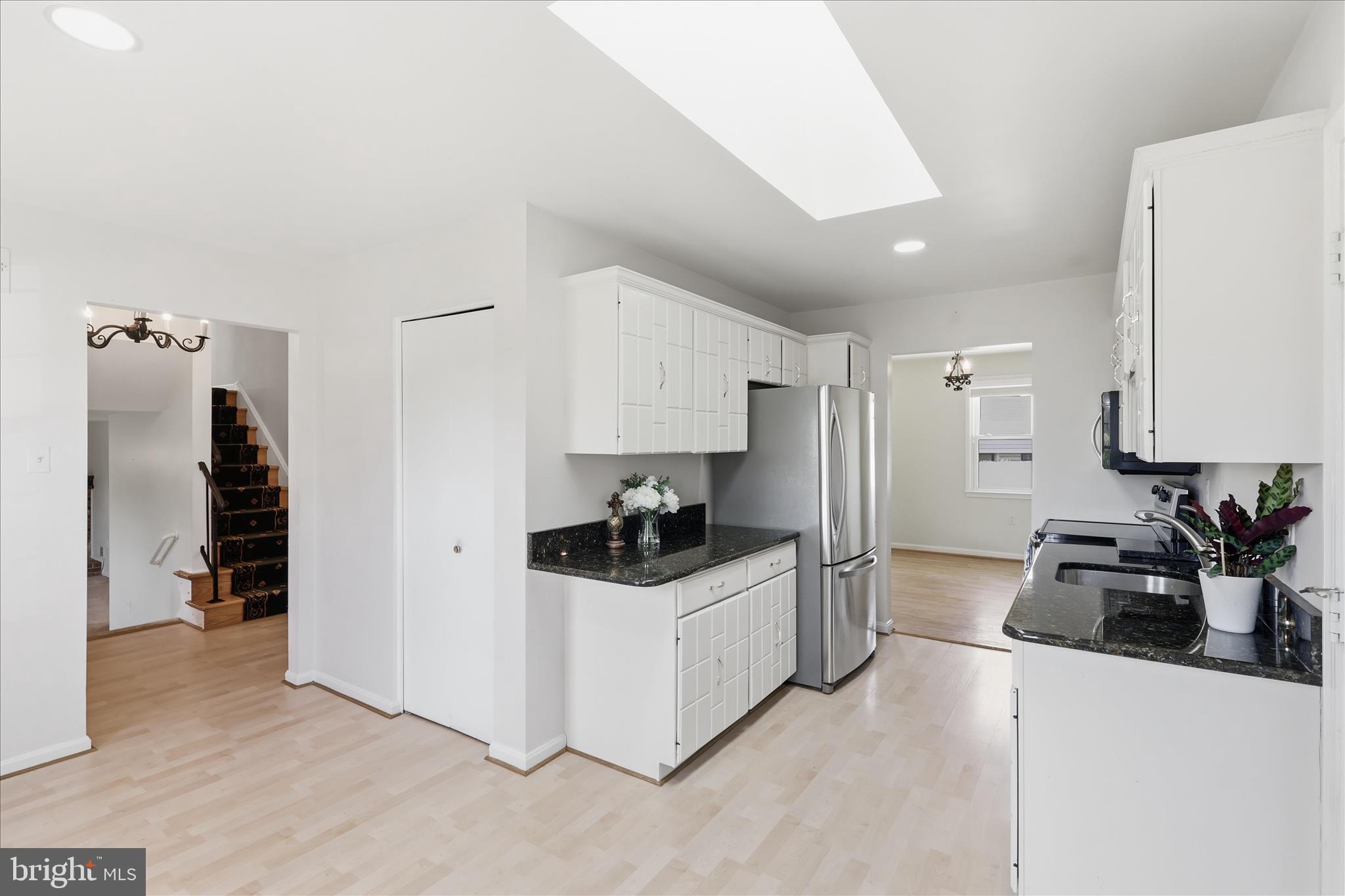 WHITE OAK MANOR - Residential