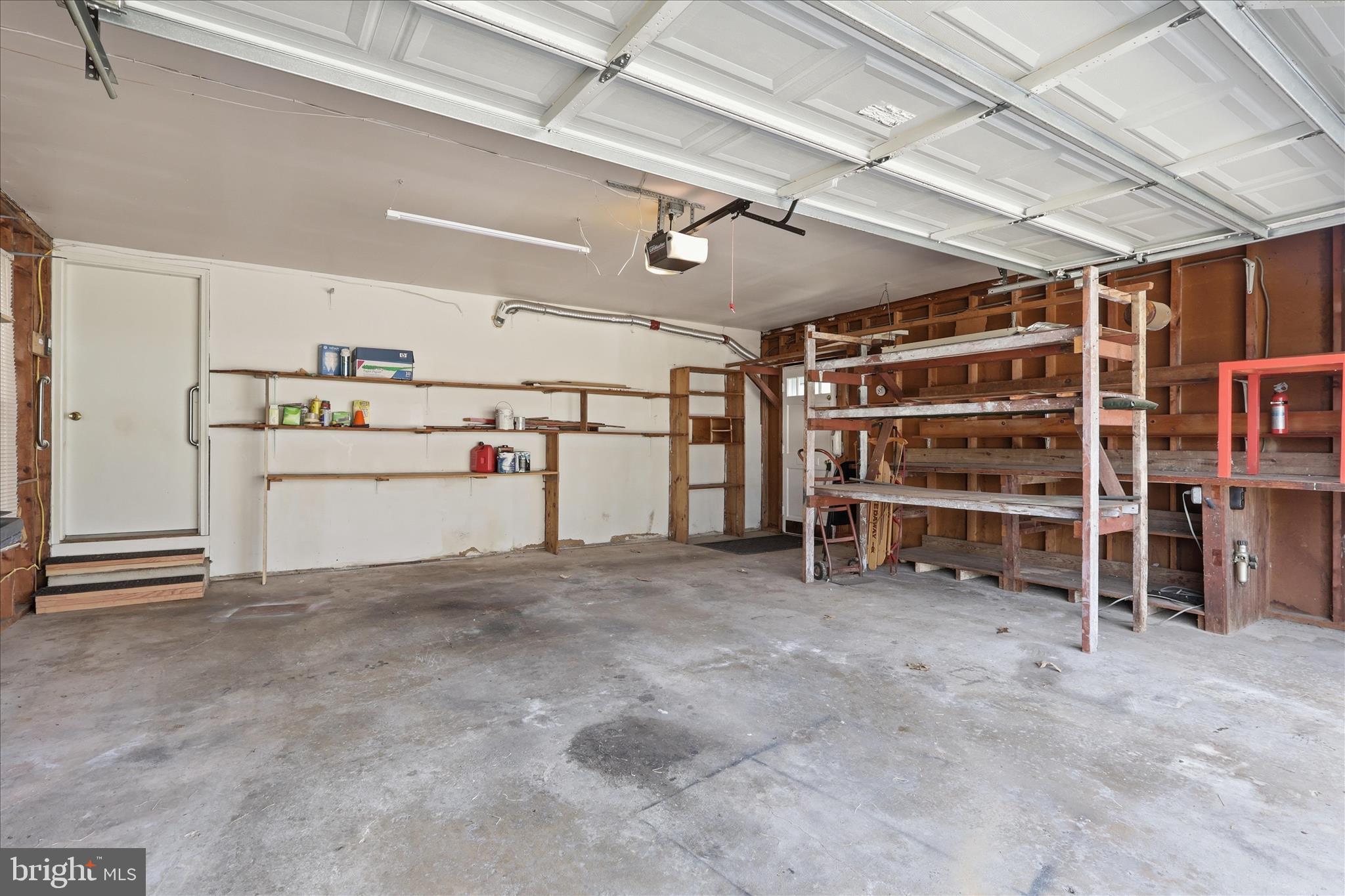 WHITE OAK MANOR - Residential