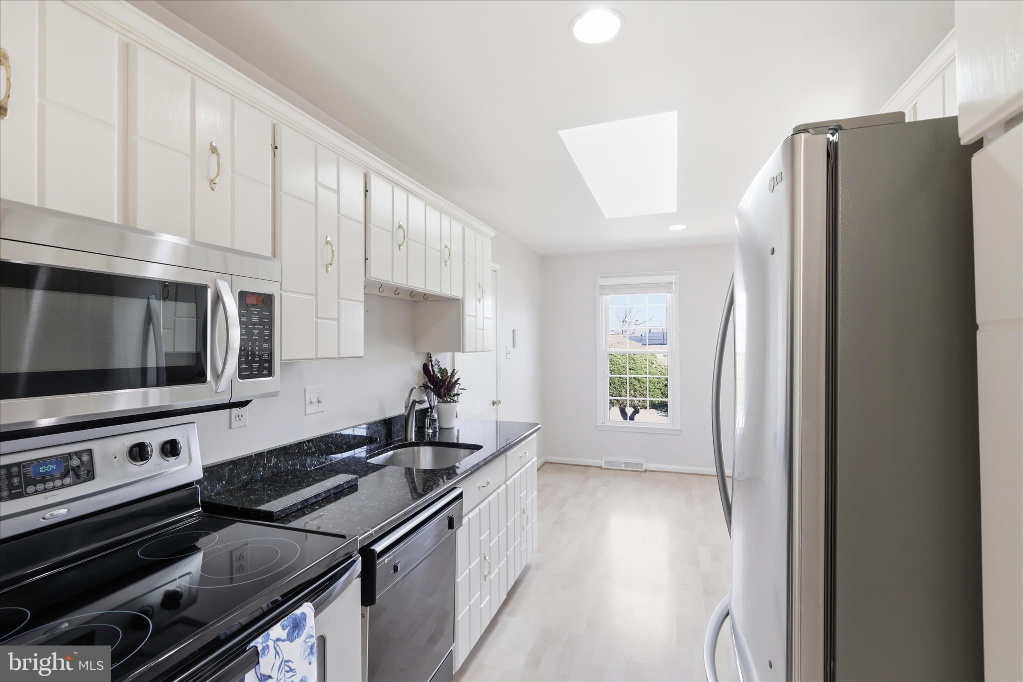 WHITE OAK MANOR - Residential