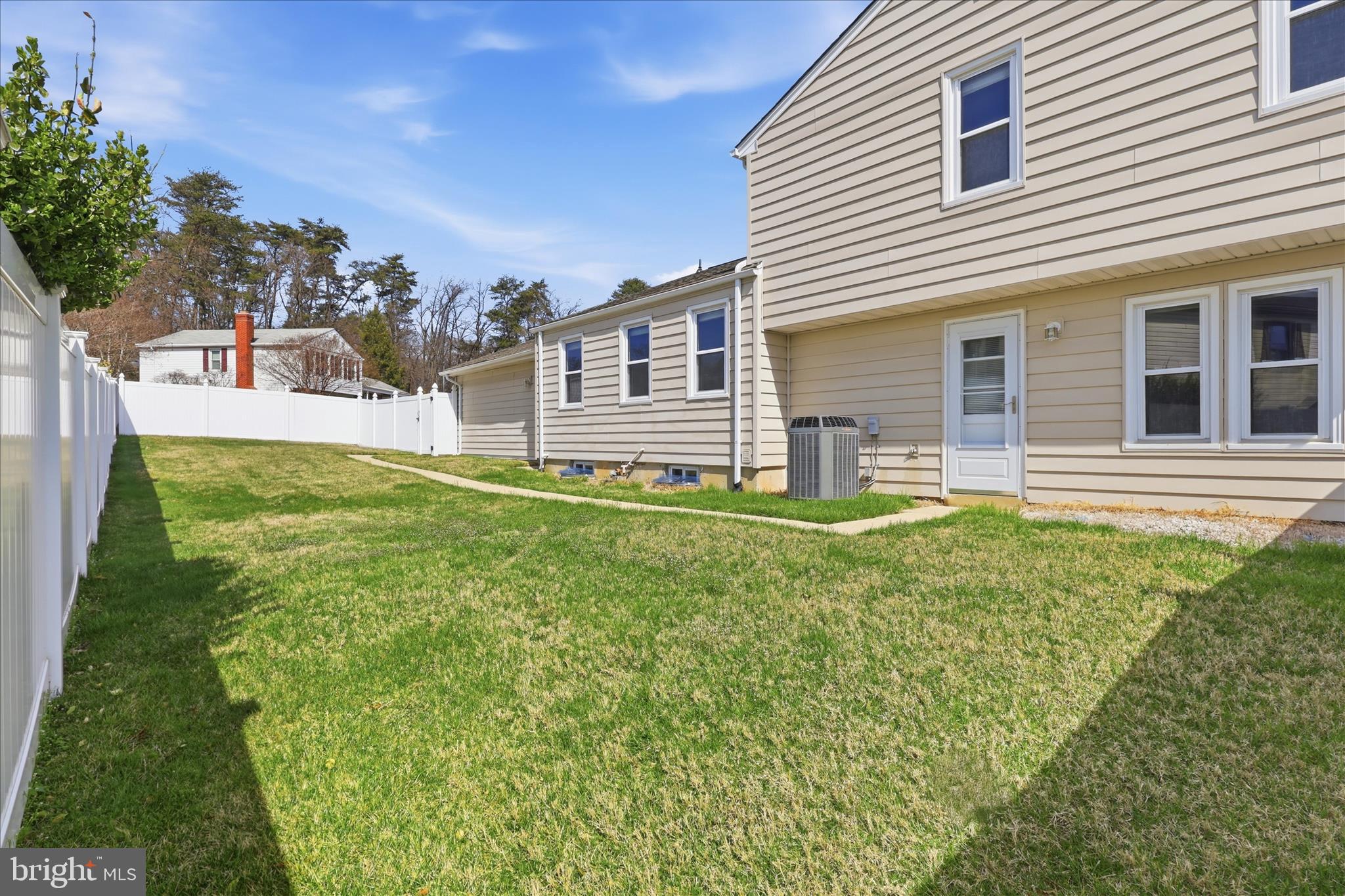 WHITE OAK MANOR - Residential