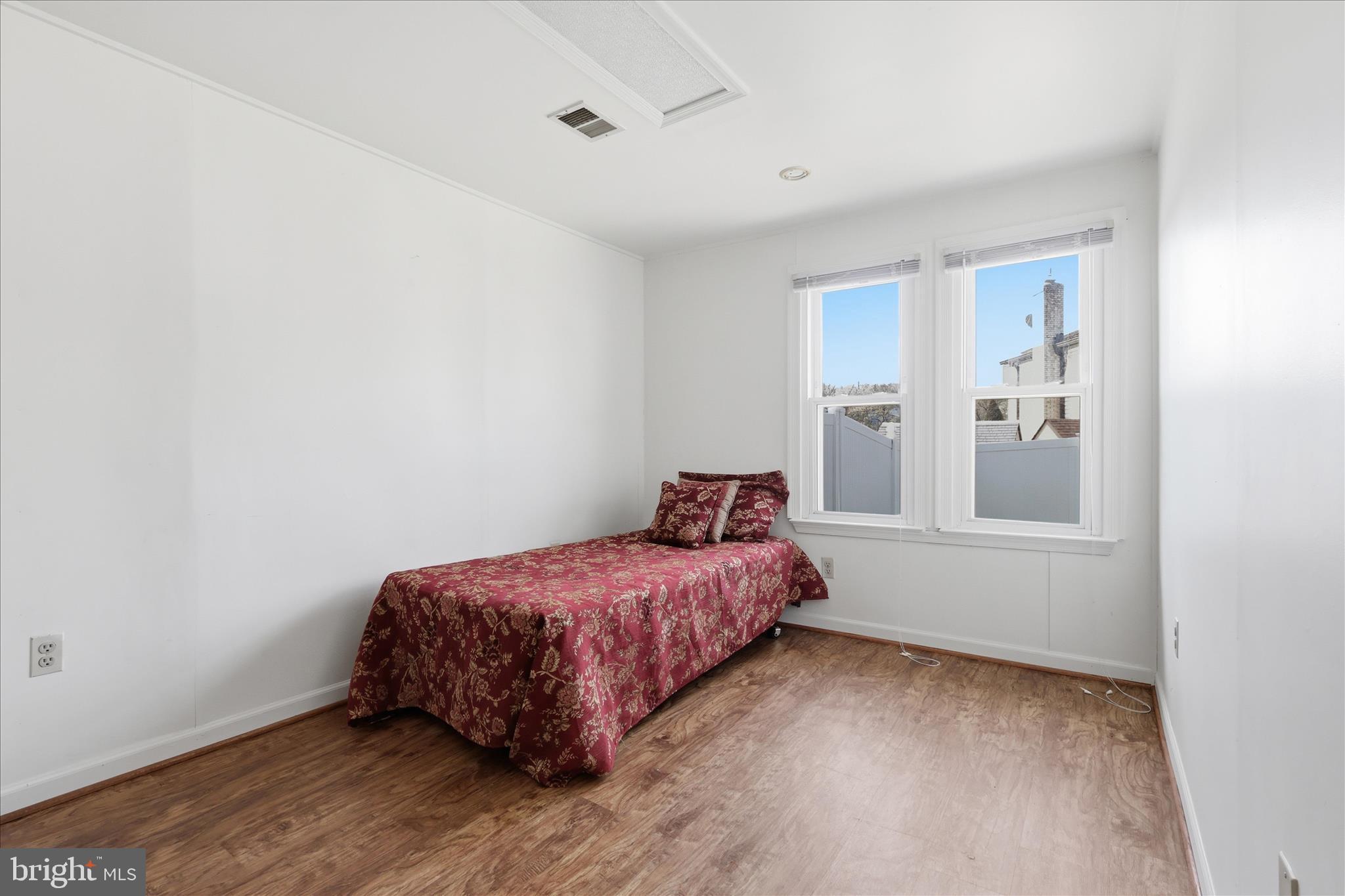 WHITE OAK MANOR - Residential