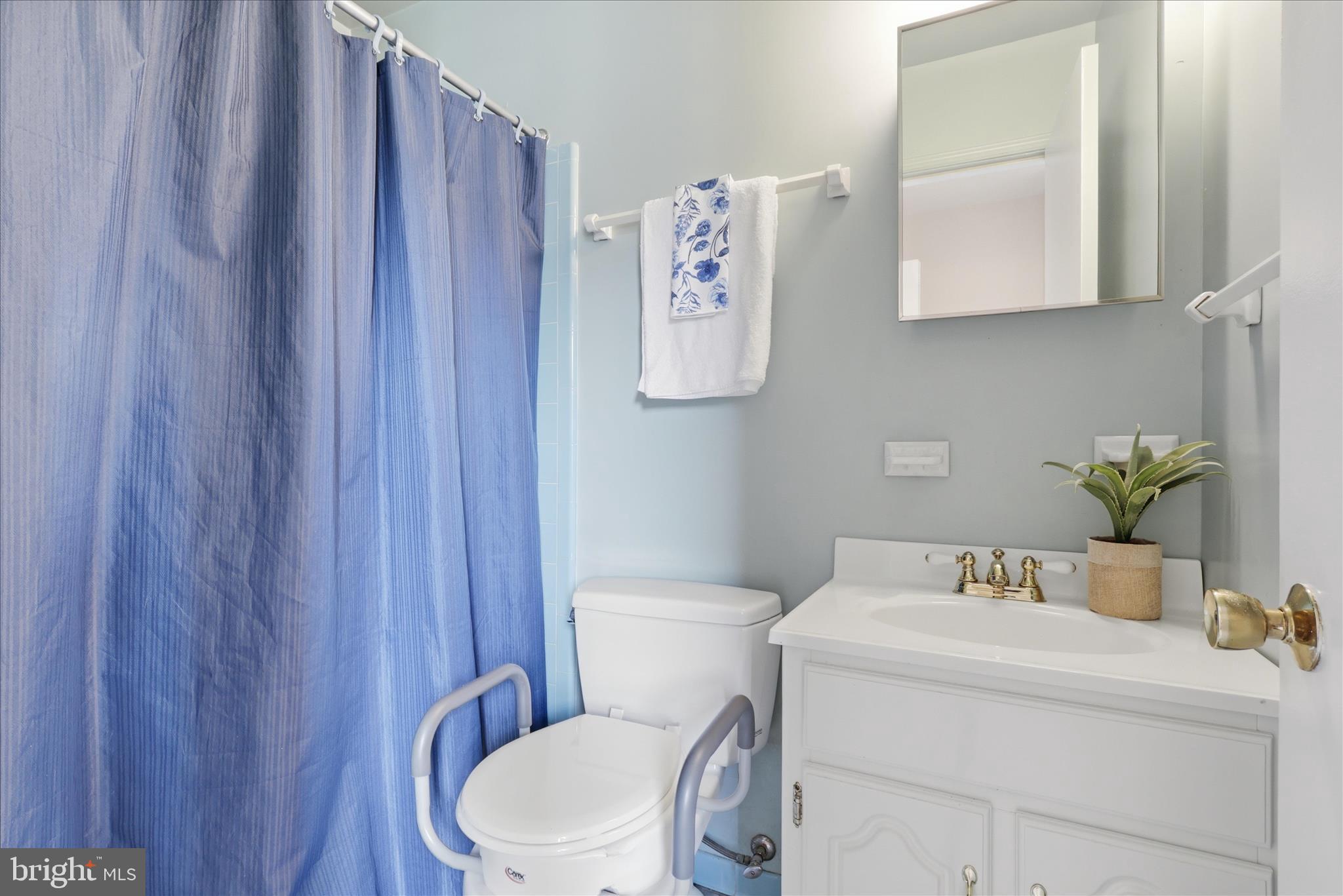 WHITE OAK MANOR - Residential