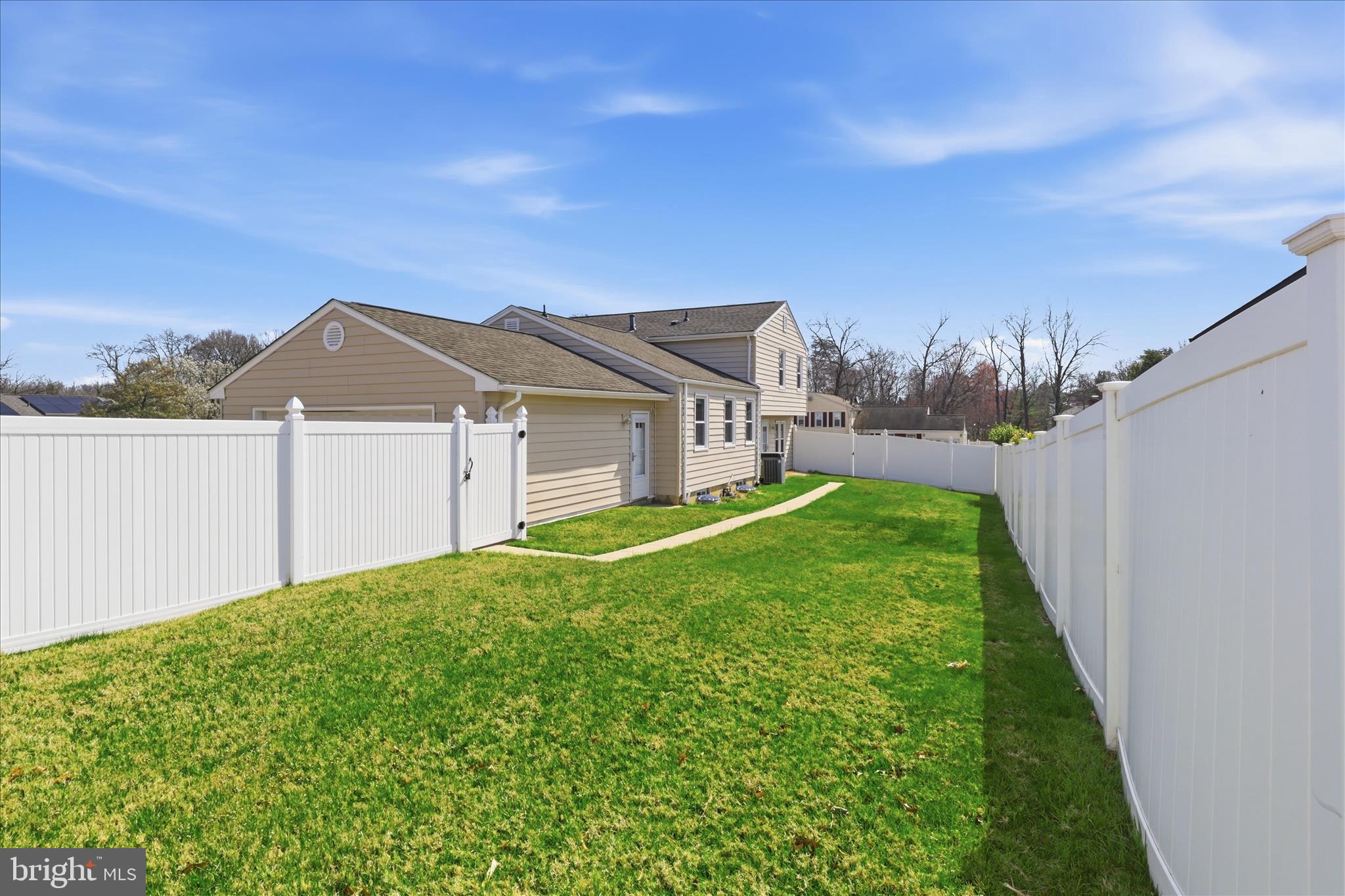 WHITE OAK MANOR - Residential