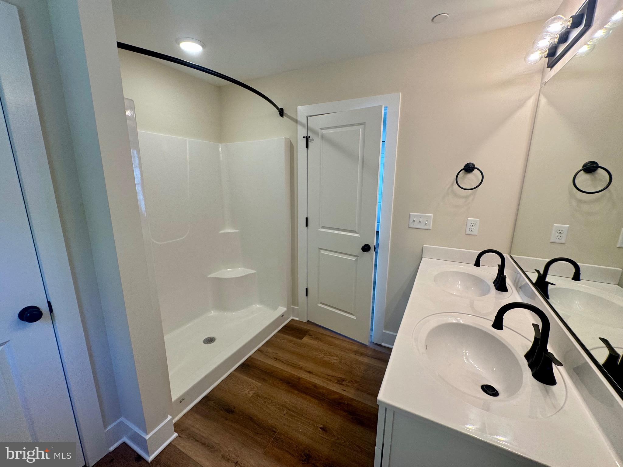 ROMANCOKE ON THE BAY - Residential