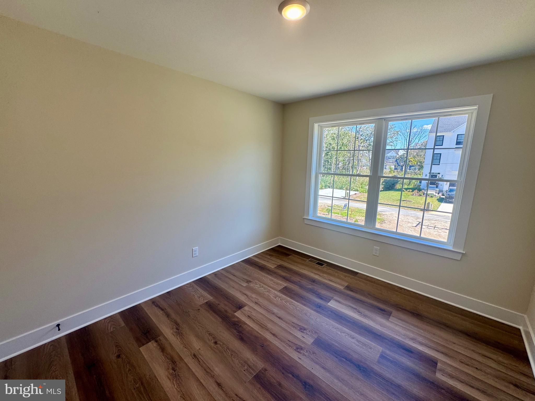 ROMANCOKE ON THE BAY - Residential