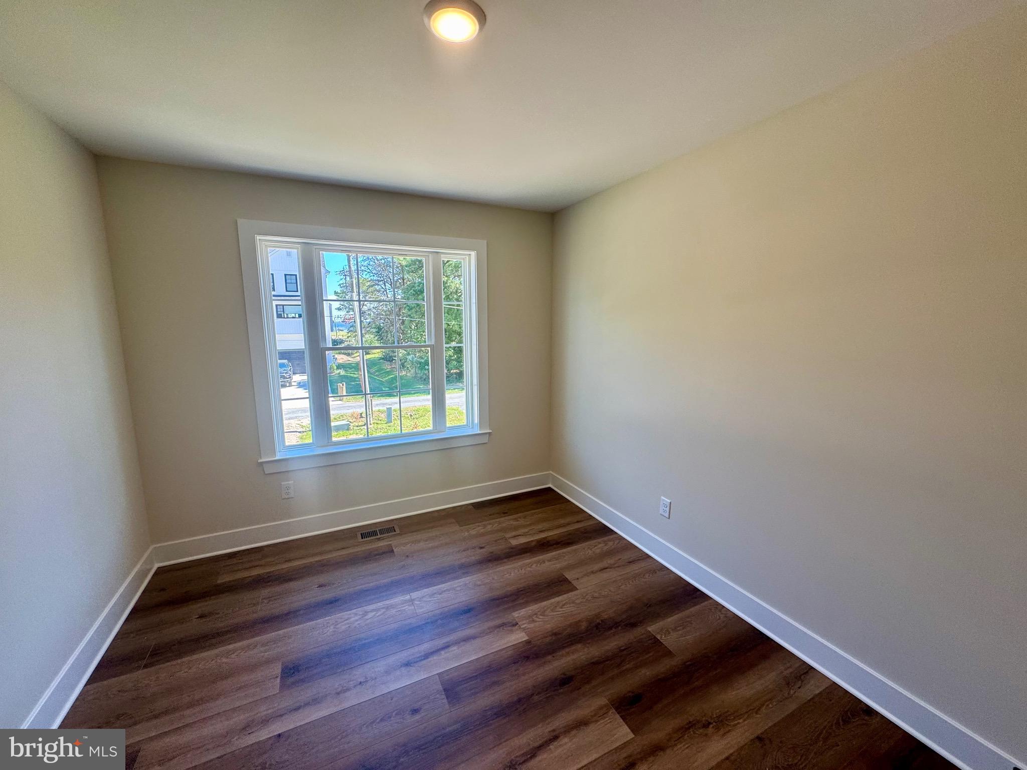 ROMANCOKE ON THE BAY - Residential