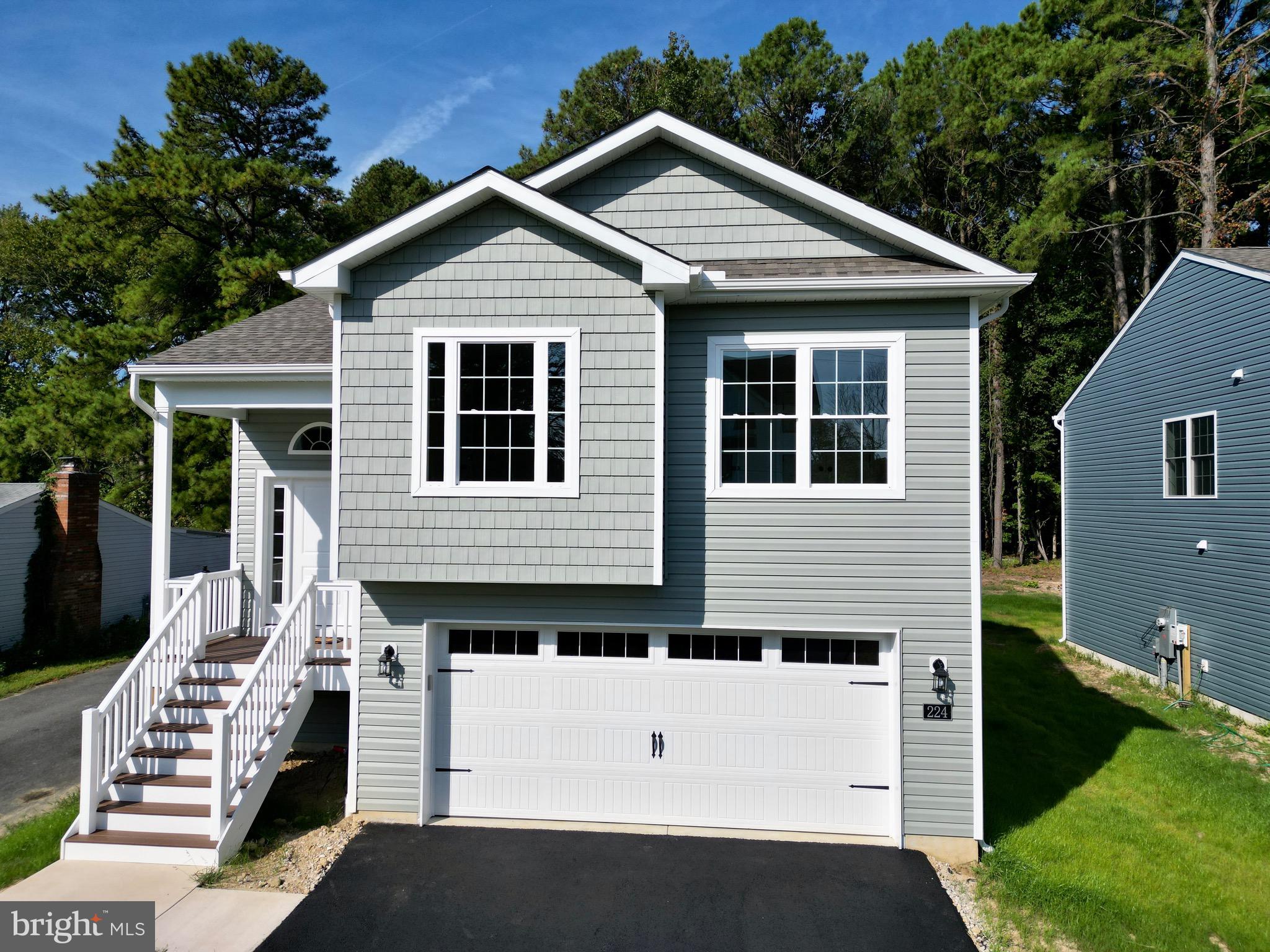 ROMANCOKE ON THE BAY - Residential