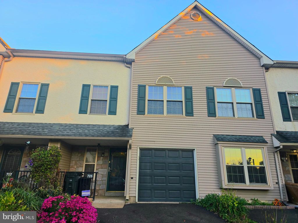 Photo of 725 Dell Court, SOUTHAMPTON, PA 18966 (MLS # PABU2107846)