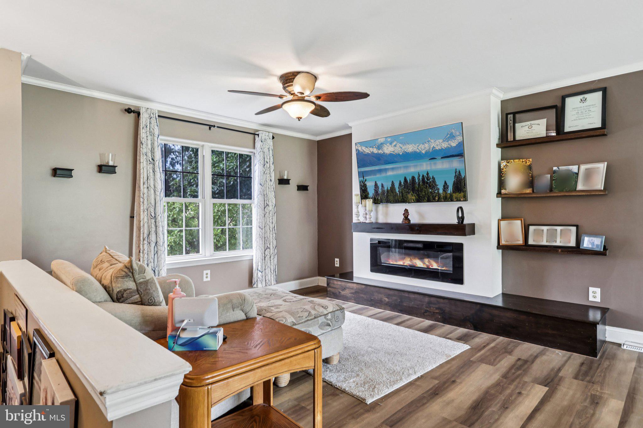 302 W WELSH DRIVE