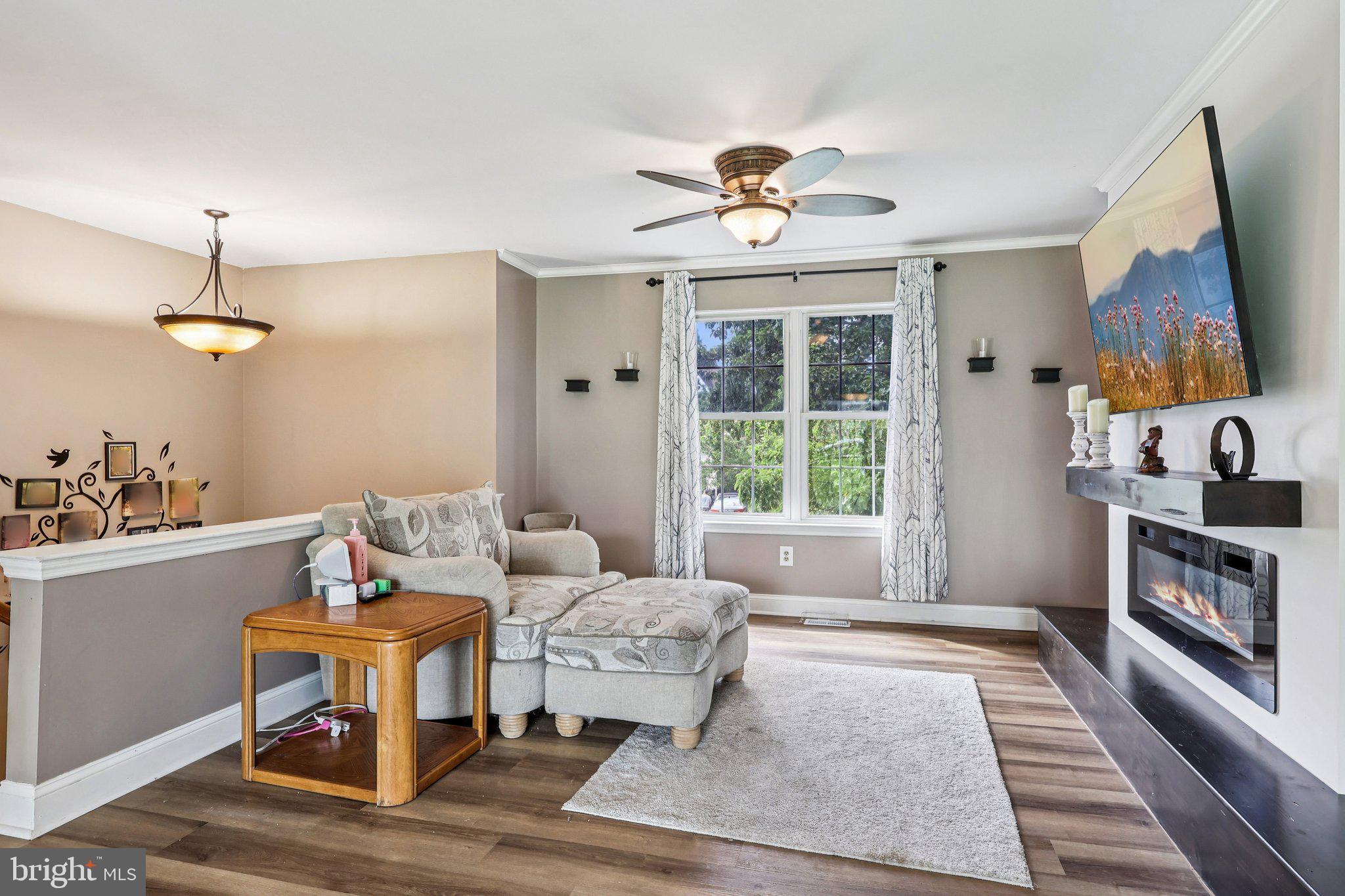 302 W WELSH DRIVE
