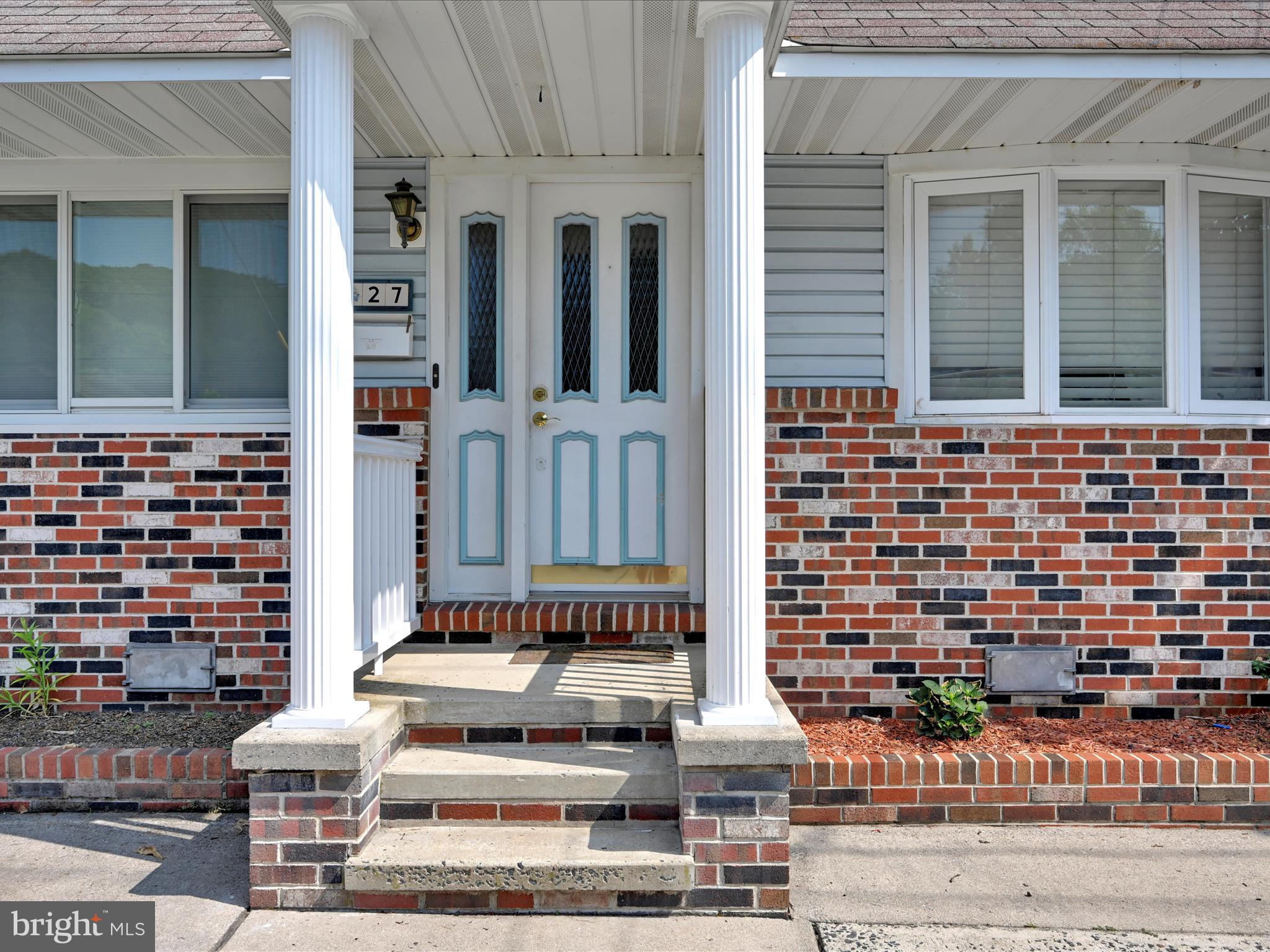 27 E LAUREL STREET