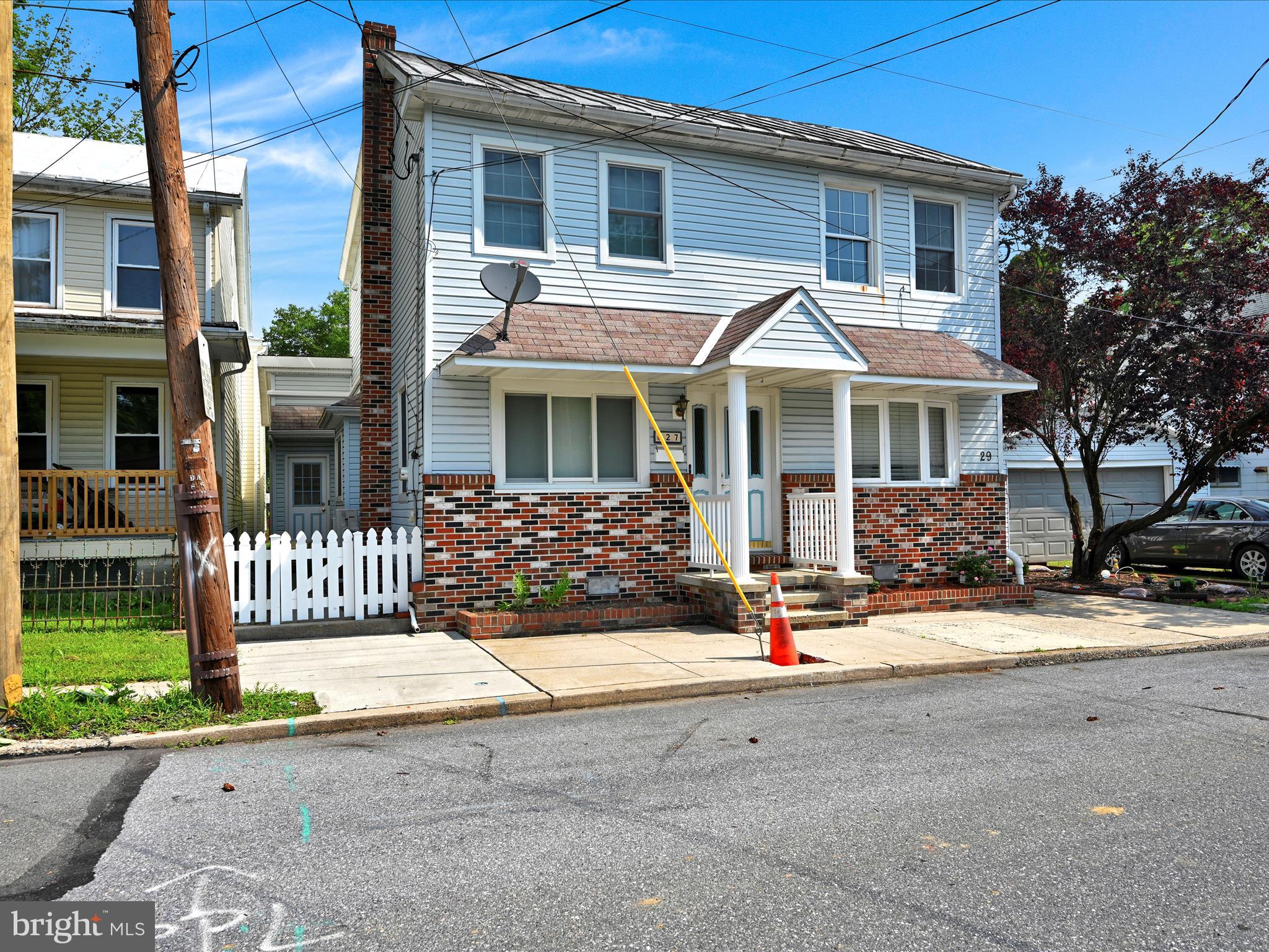 27 E LAUREL STREET