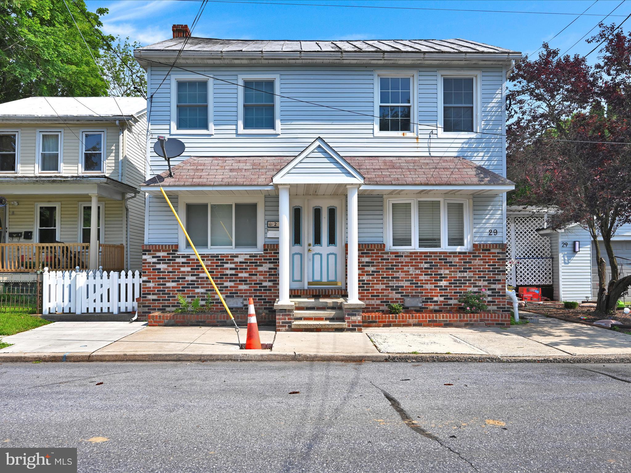27 E LAUREL STREET