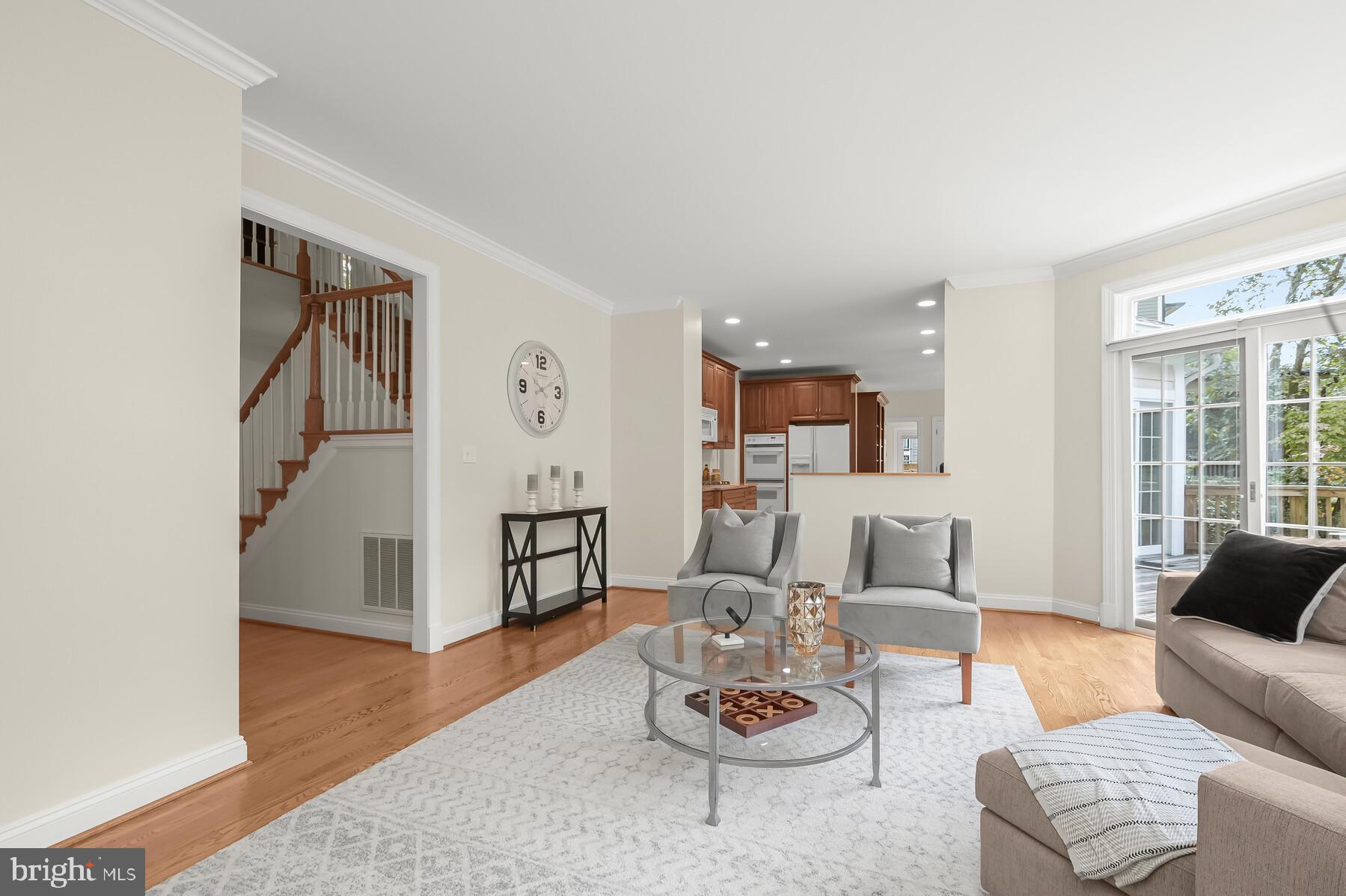 ENGLISH VILLAGE - Residential