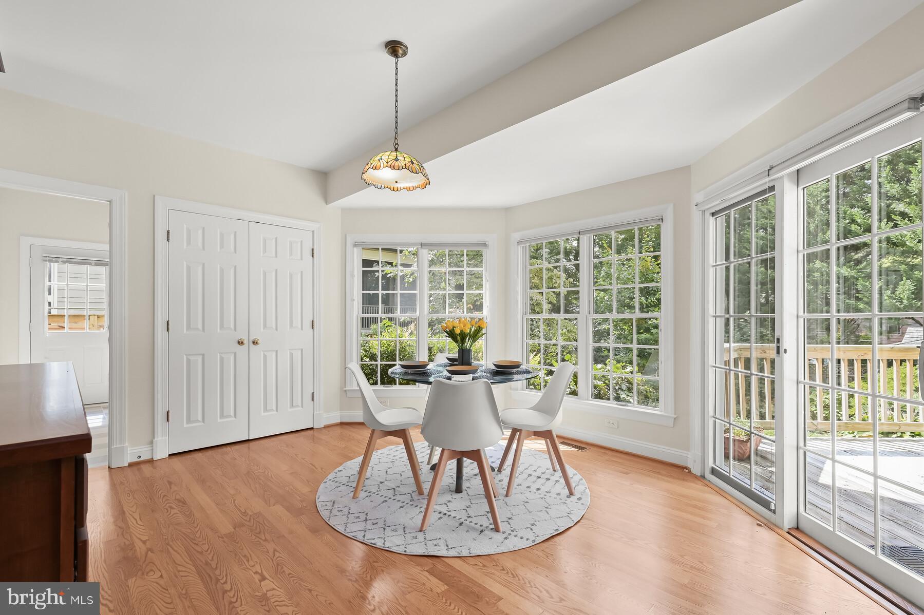 ENGLISH VILLAGE - Residential