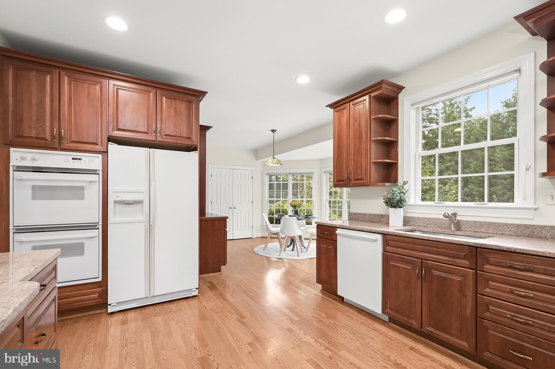 ENGLISH VILLAGE - Residential