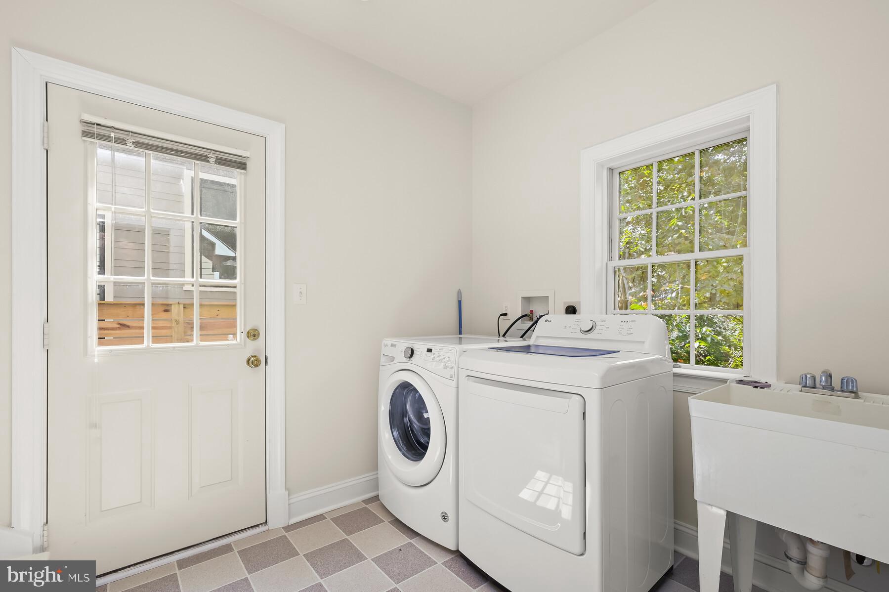 ENGLISH VILLAGE - Residential