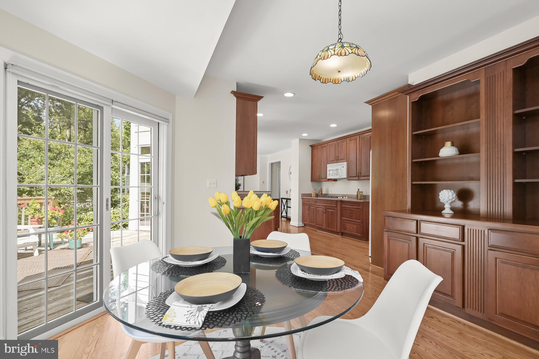 ENGLISH VILLAGE - Residential