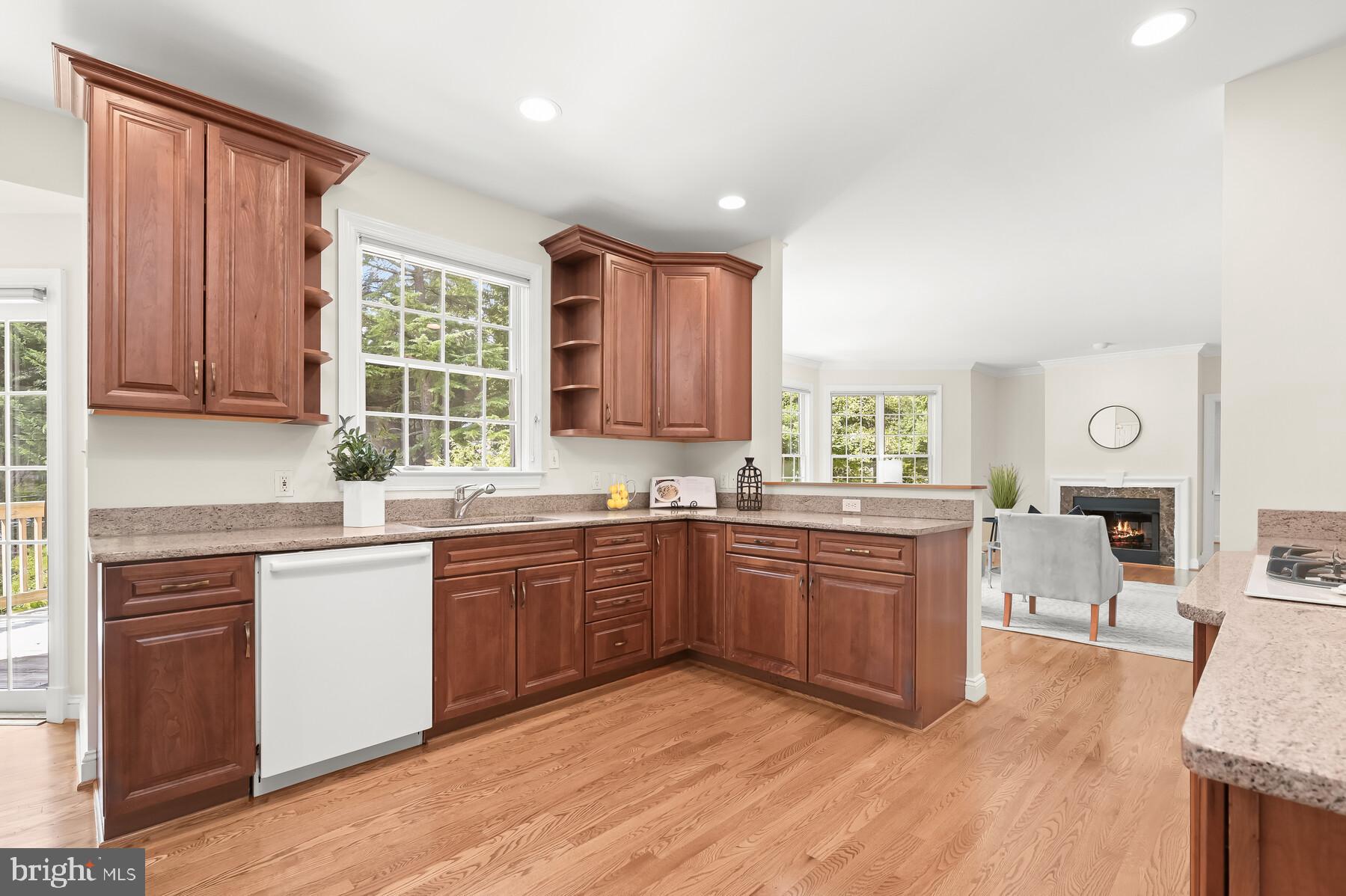 ENGLISH VILLAGE - Residential