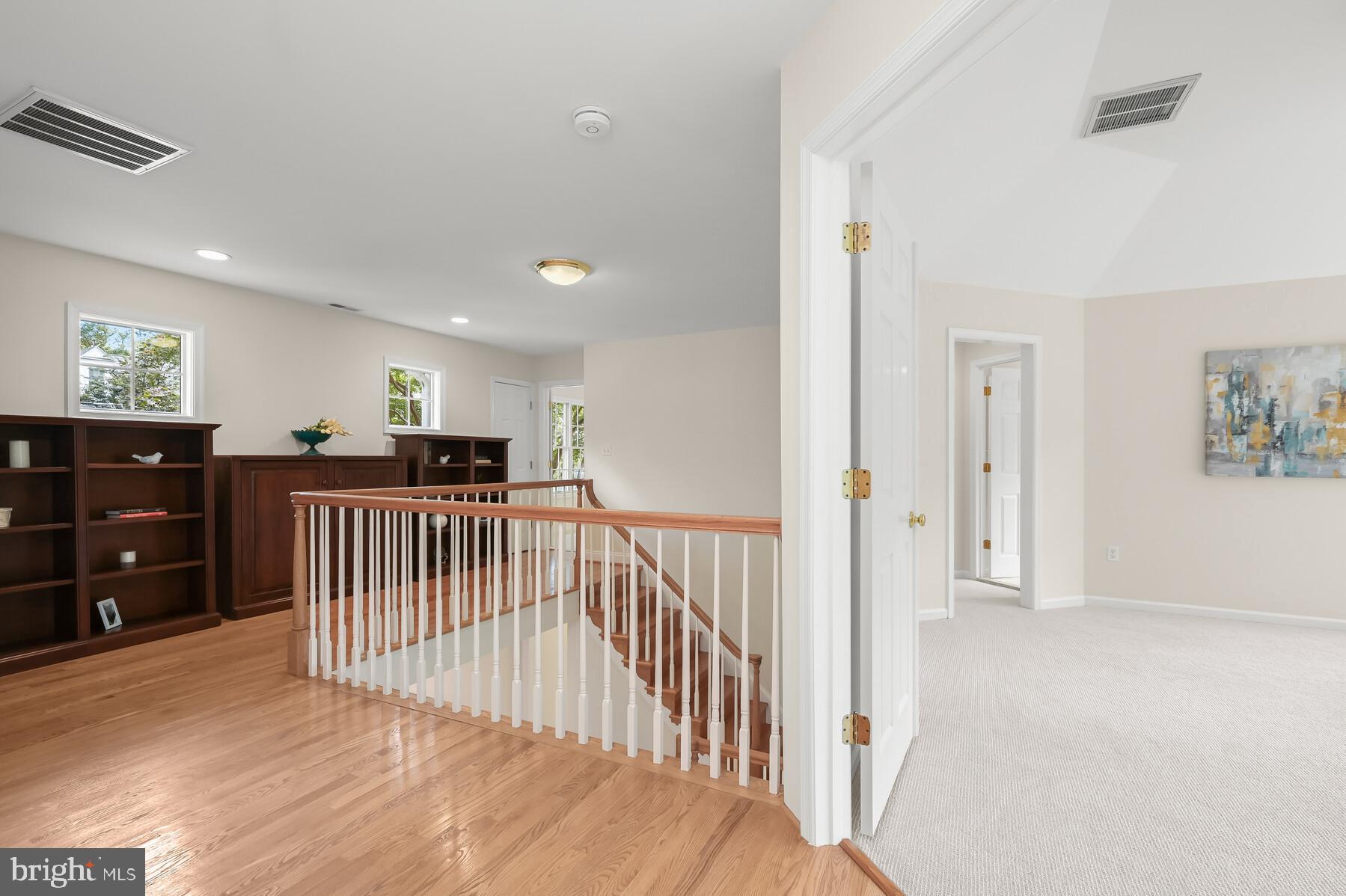 ENGLISH VILLAGE - Residential