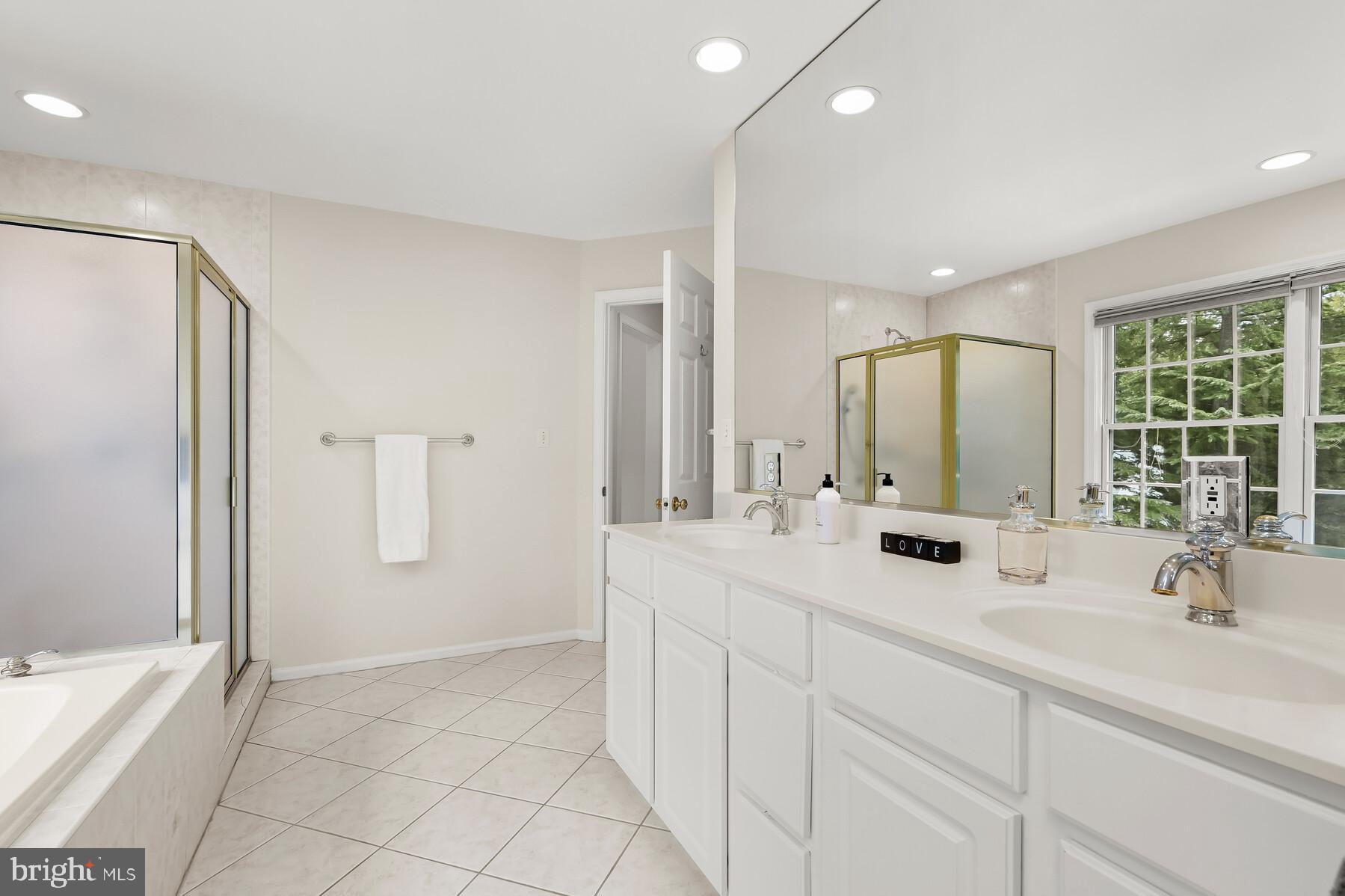 ENGLISH VILLAGE - Residential