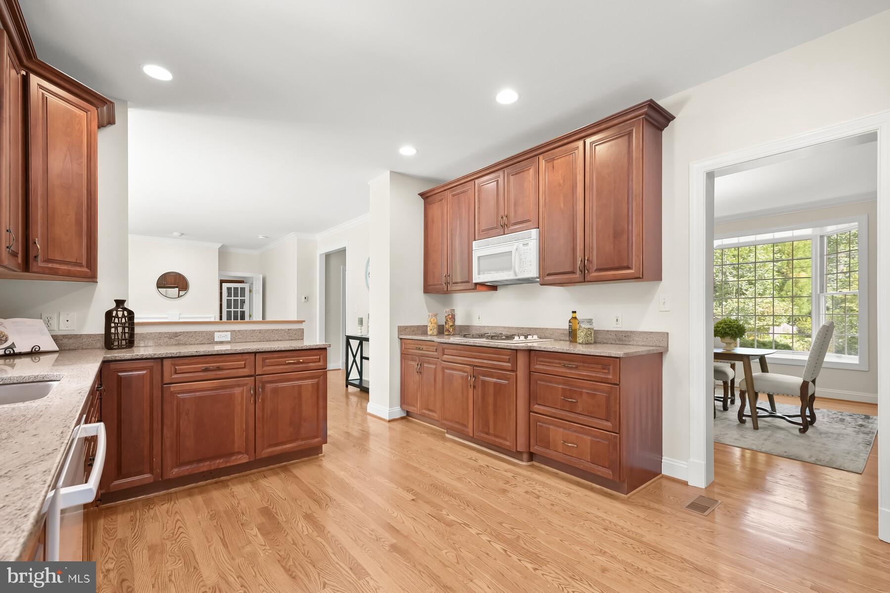 ENGLISH VILLAGE - Residential