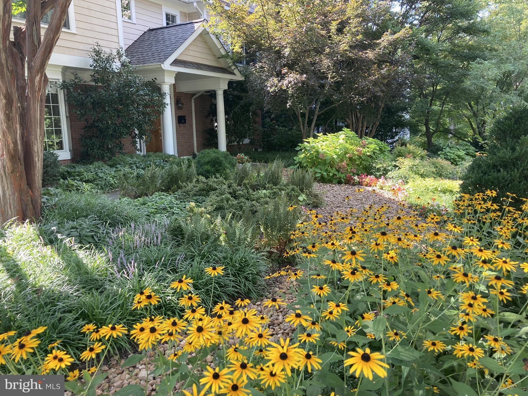 ENGLISH VILLAGE - Residential