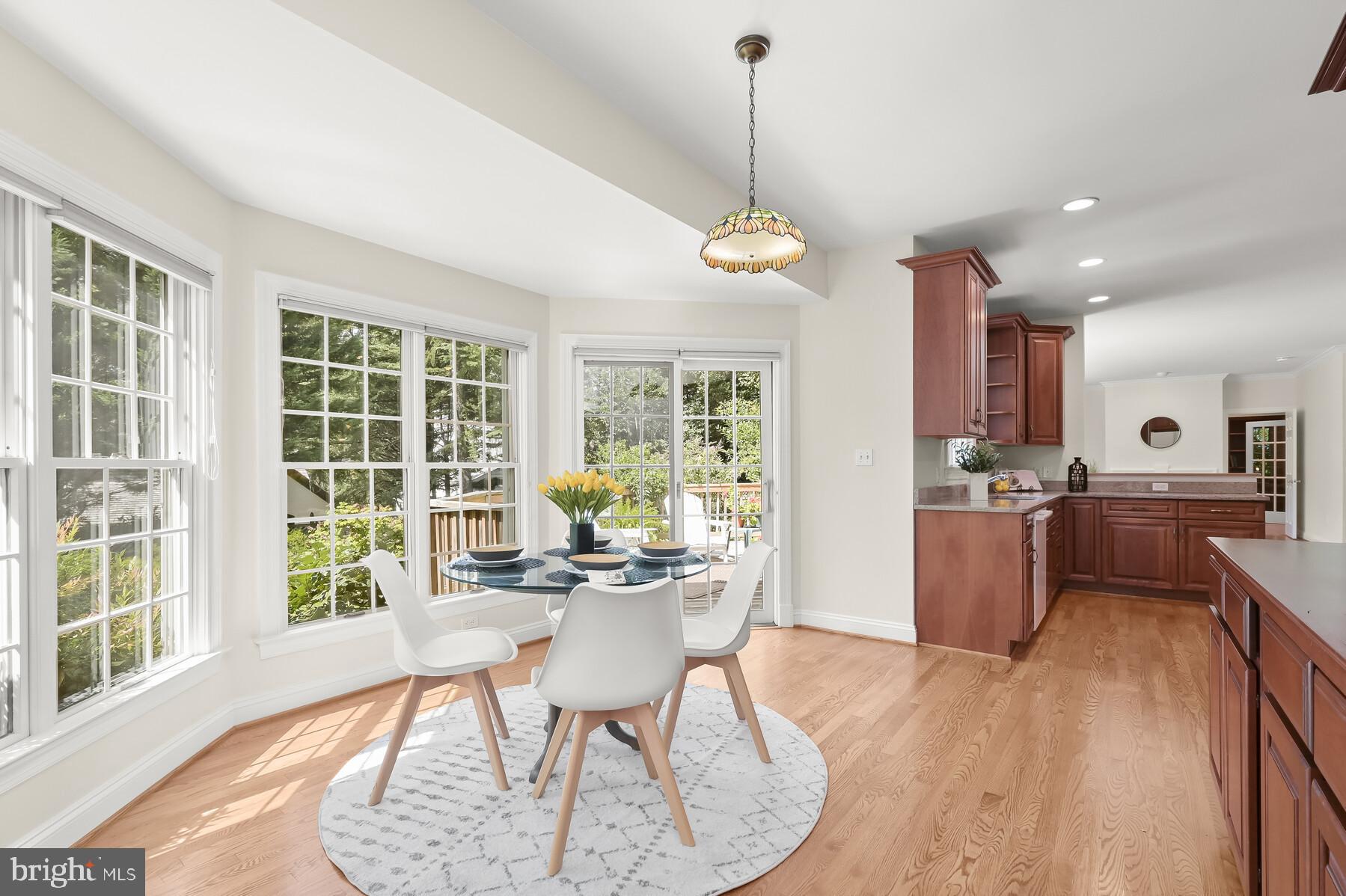 ENGLISH VILLAGE - Residential