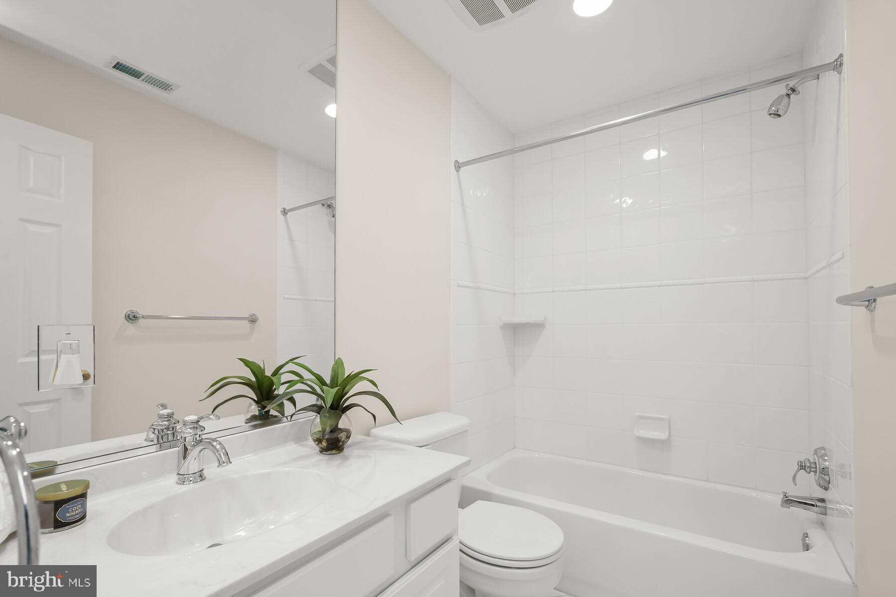 ENGLISH VILLAGE - Residential