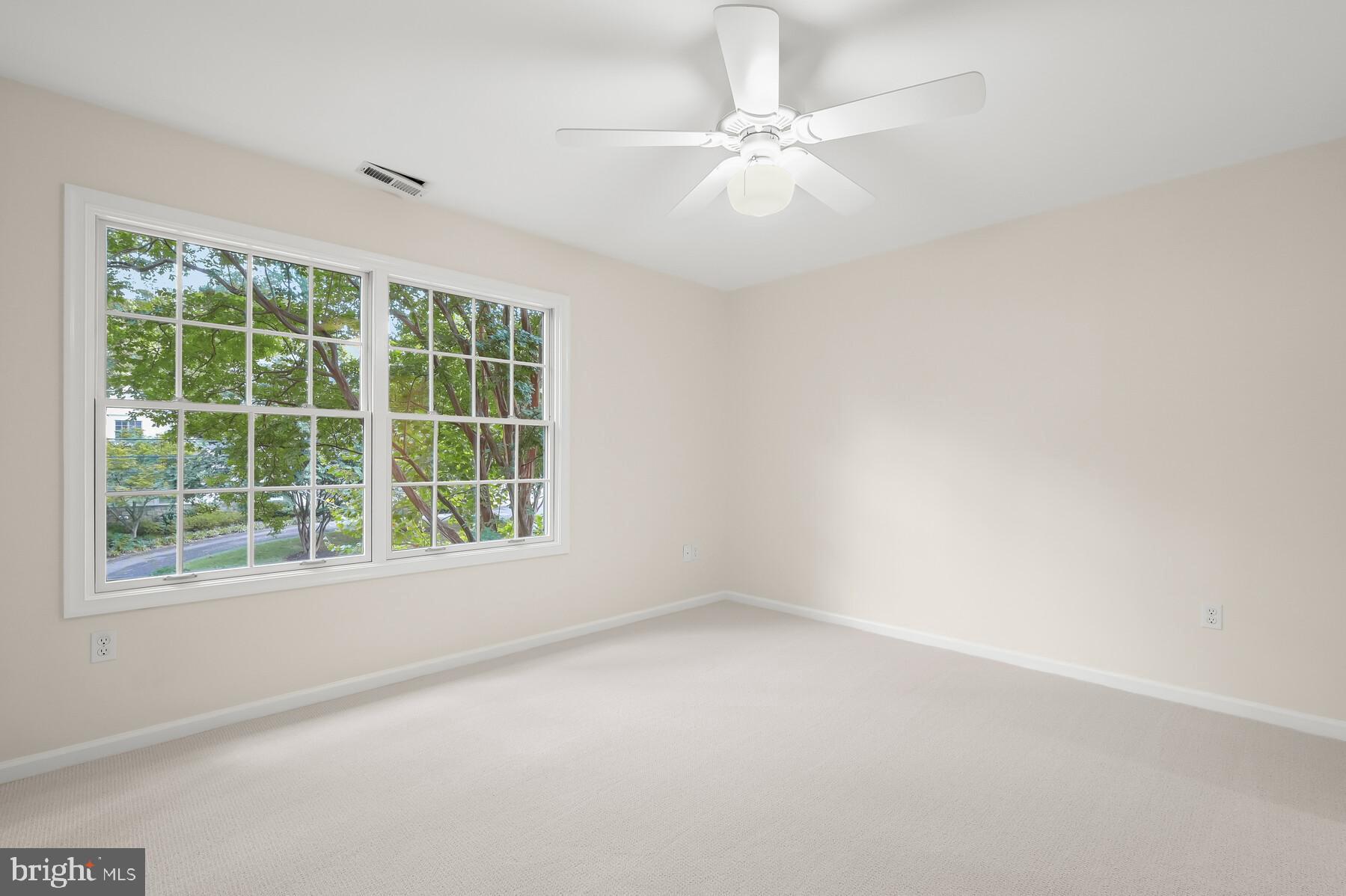 ENGLISH VILLAGE - Residential