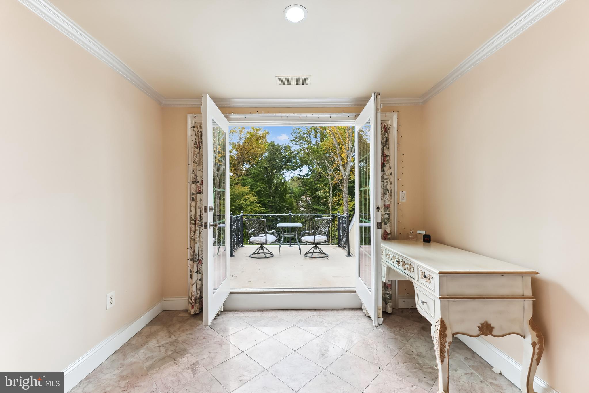 CLIFTON - Residential