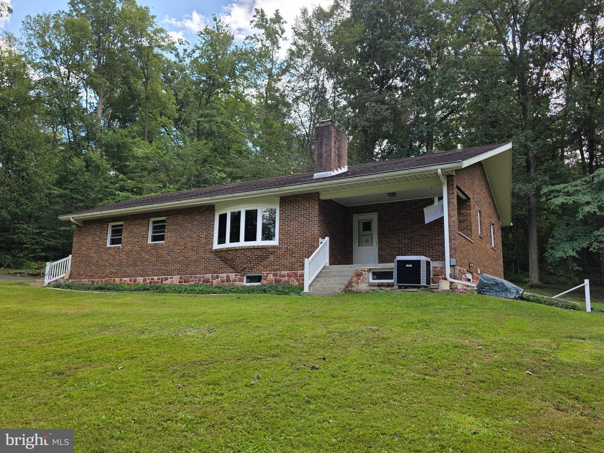 475 HORSESHOE TRAIL ROAD