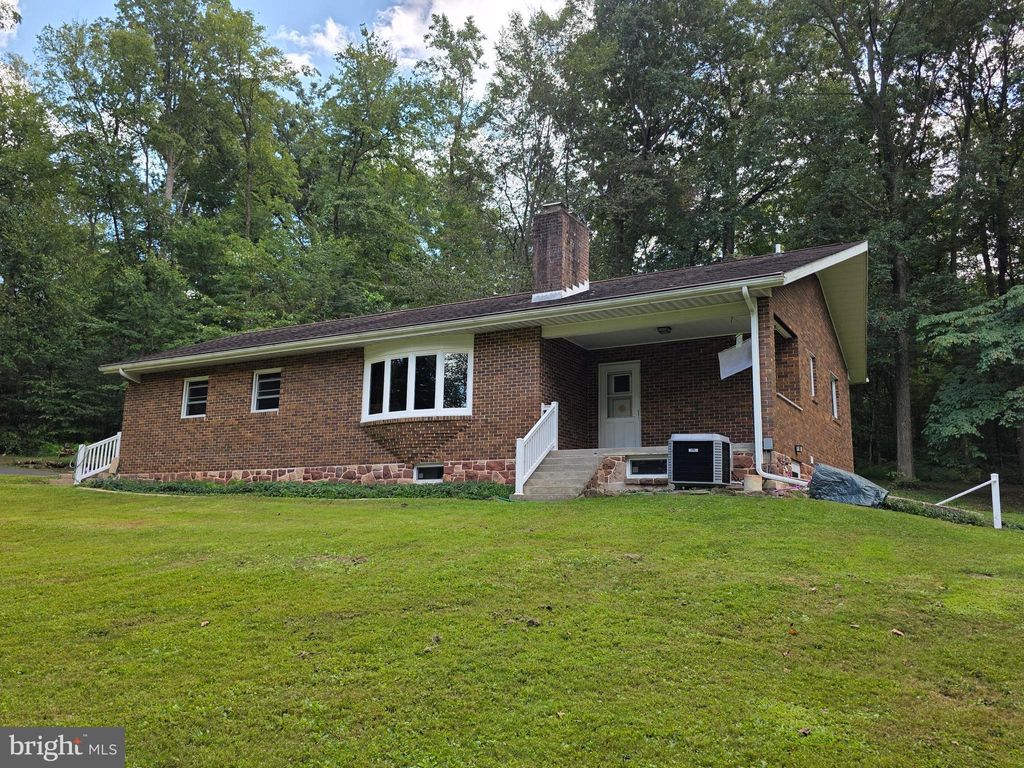 Photo of 475 Horseshoe Trail Road, DENVER, PA 17517 (MLS # PALA2077604)