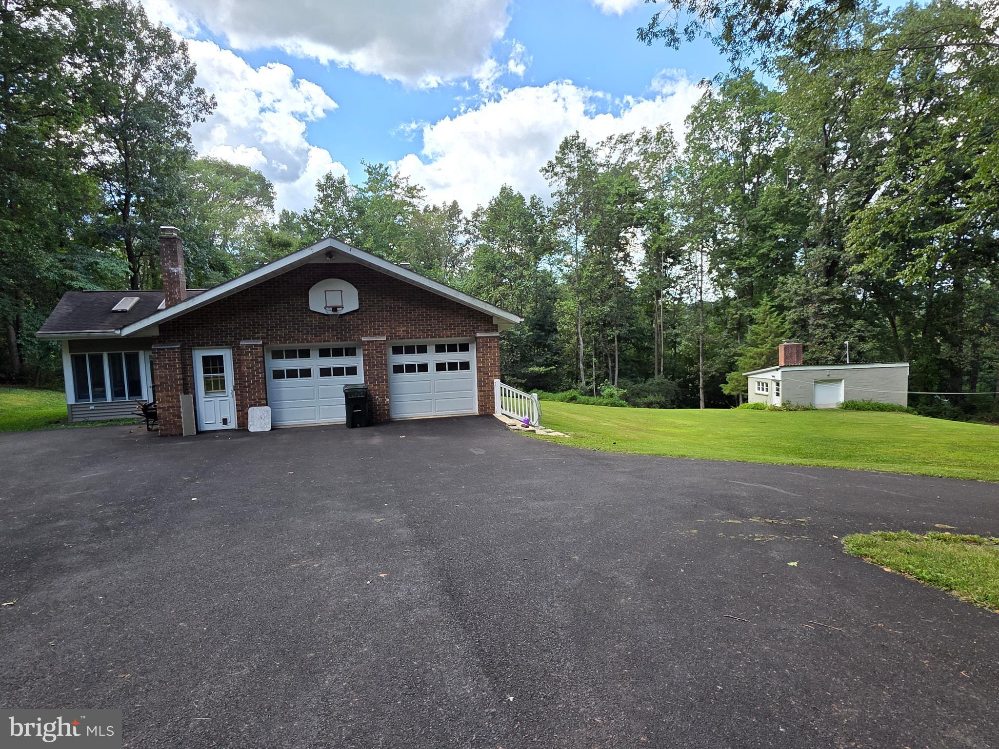 475 HORSESHOE TRAIL ROAD