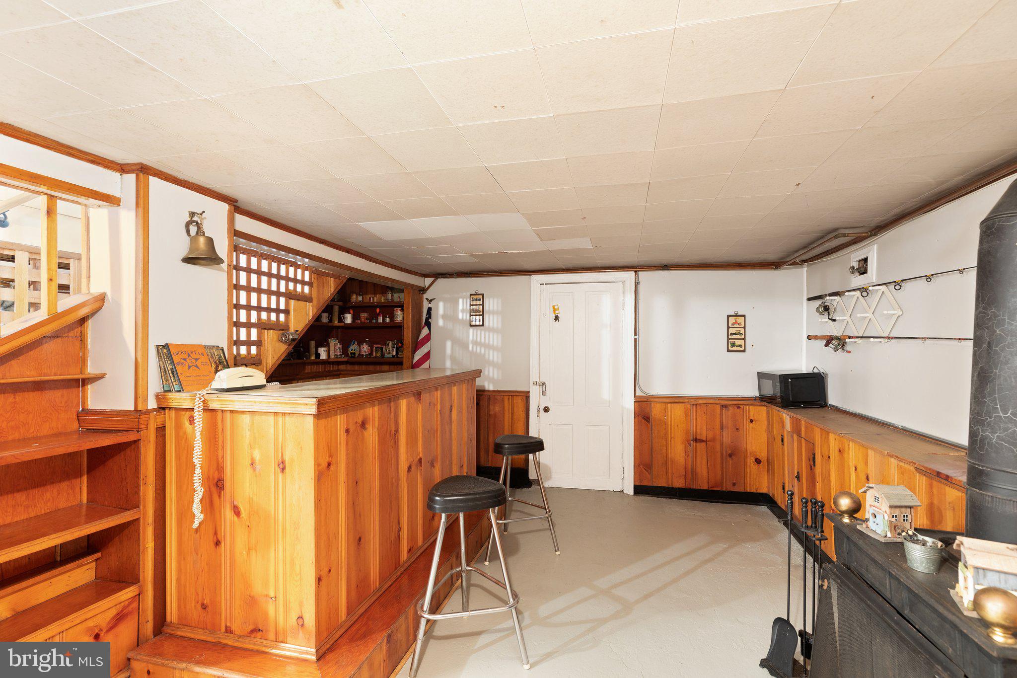 COLONIAL HOUSING - Residential