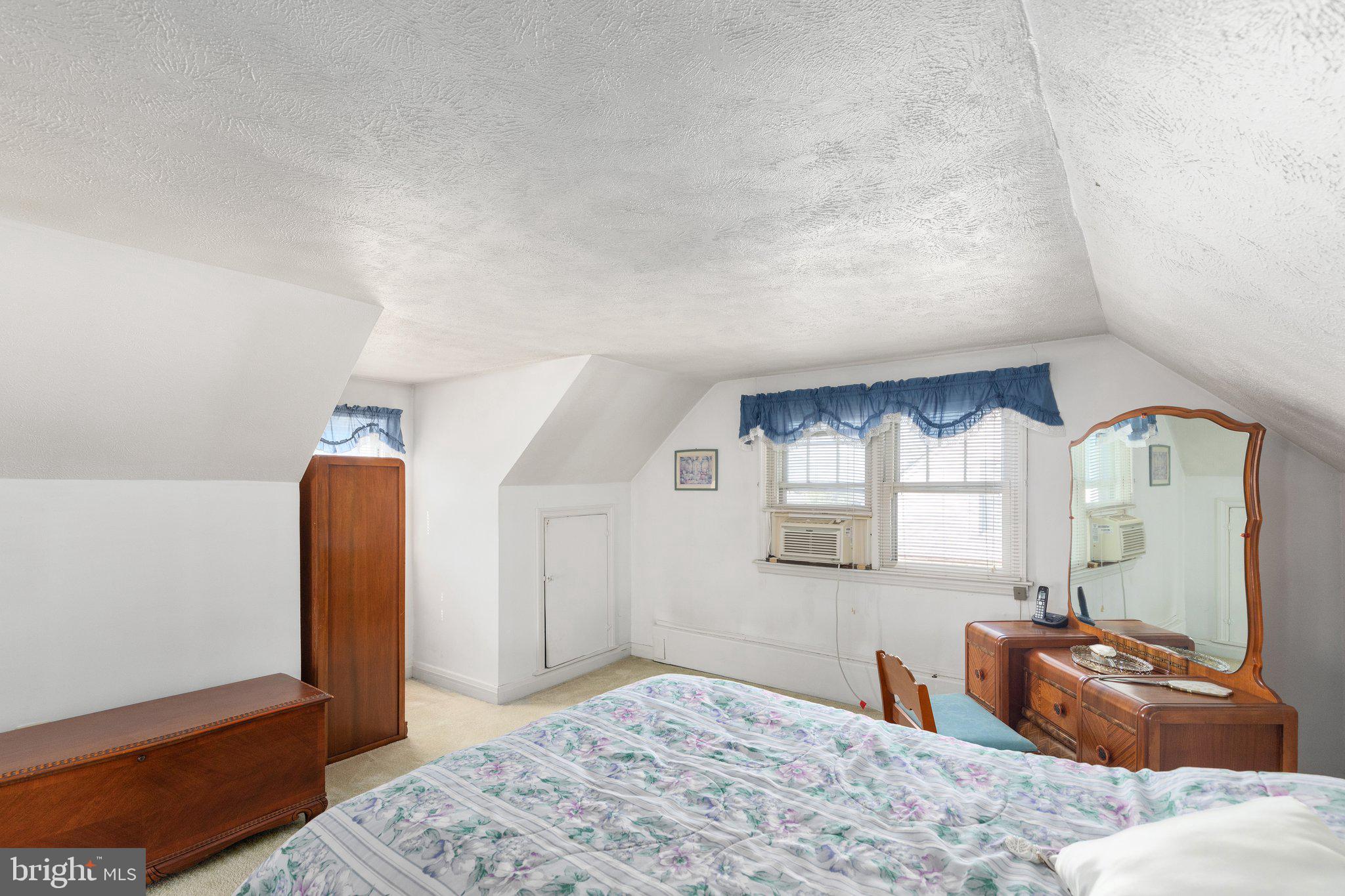 COLONIAL HOUSING - Residential